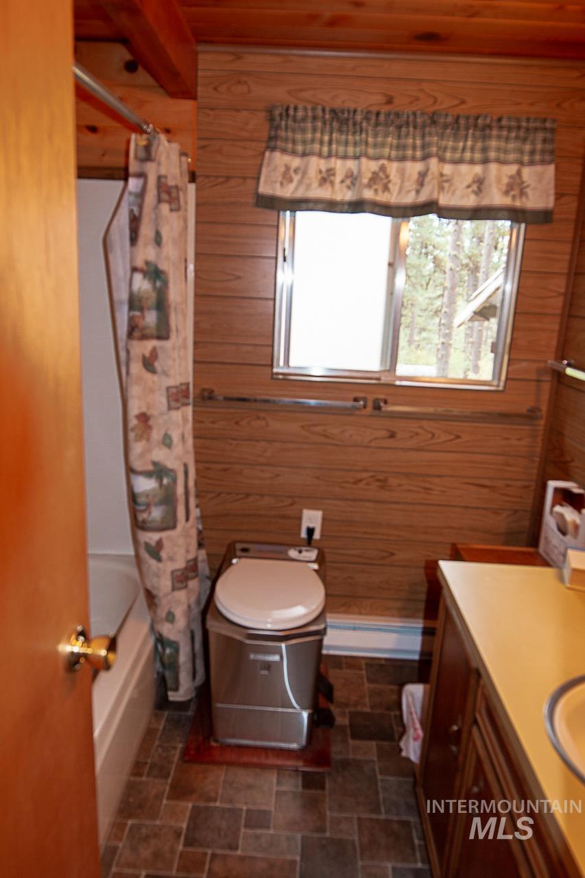 225 Mesplie Rd. Property Photo 23