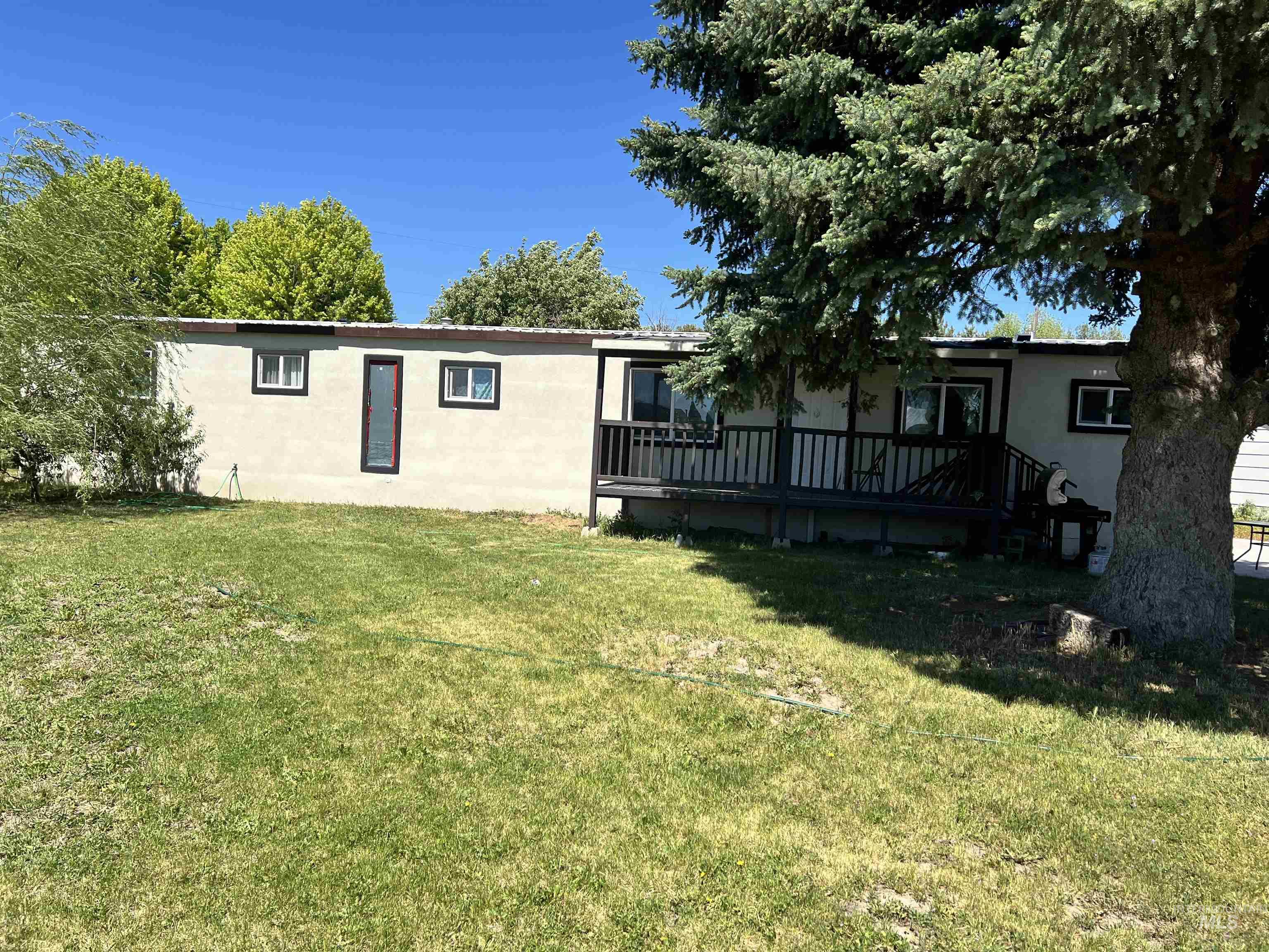 380 Orchard St Property Photo 3