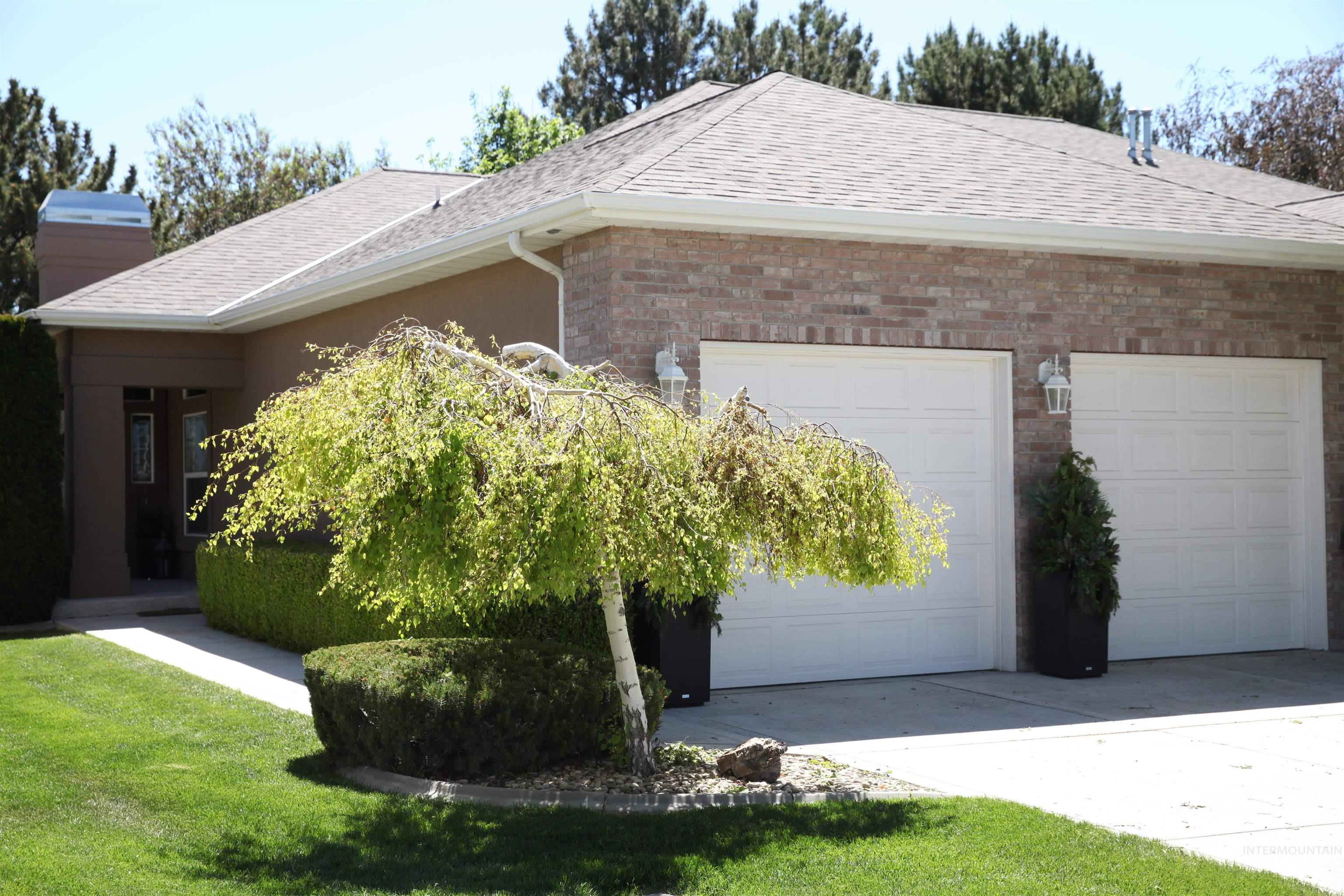 676 Riverview Dr. Property Photo 1