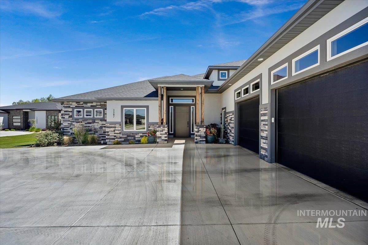 1587 Clear Creek Loop Property Photo 2