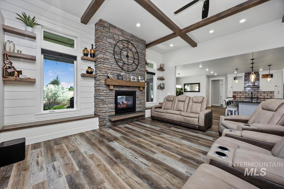1587 Clear Creek Loop Property Photo 7