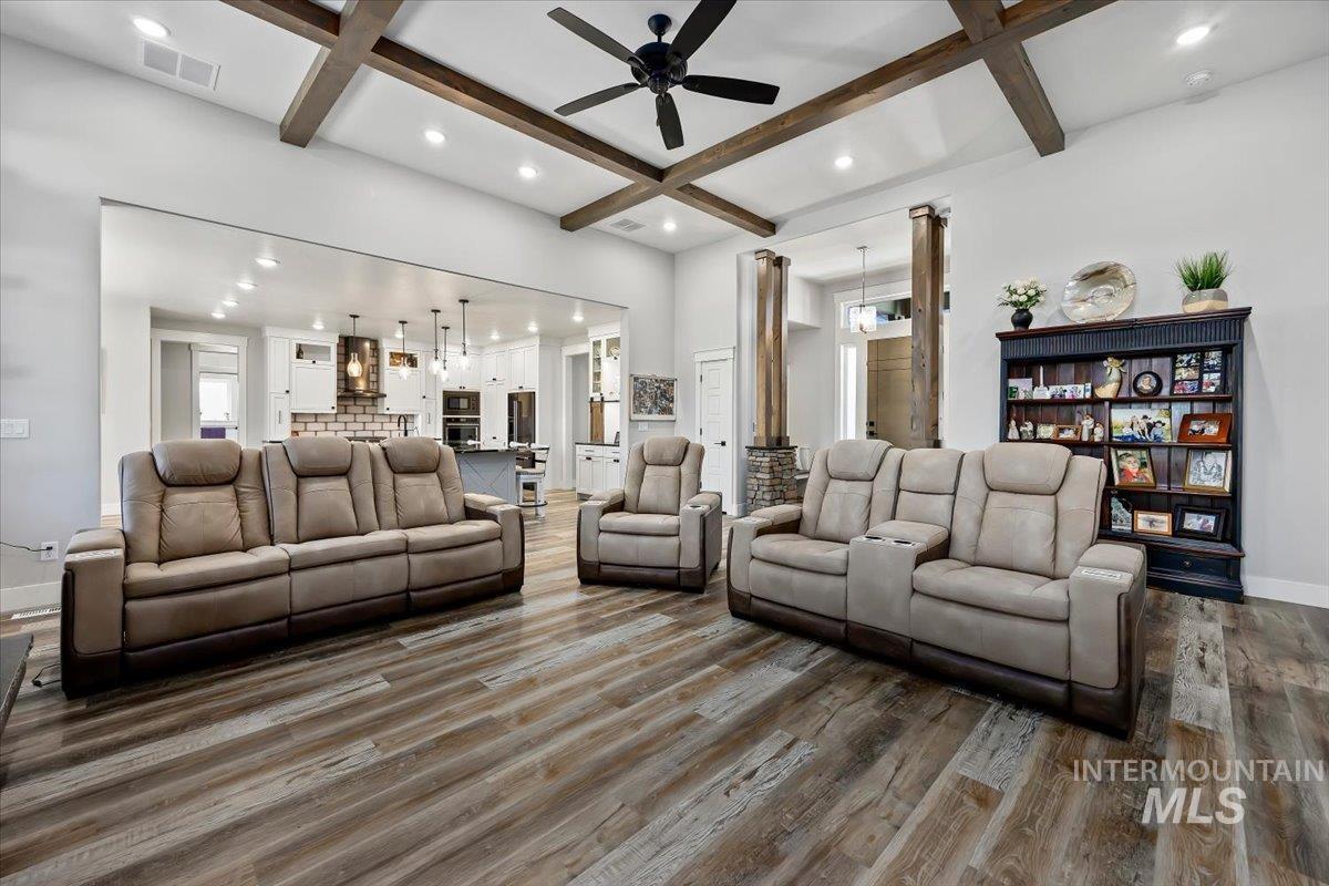 1587 Clear Creek Loop Property Photo 8