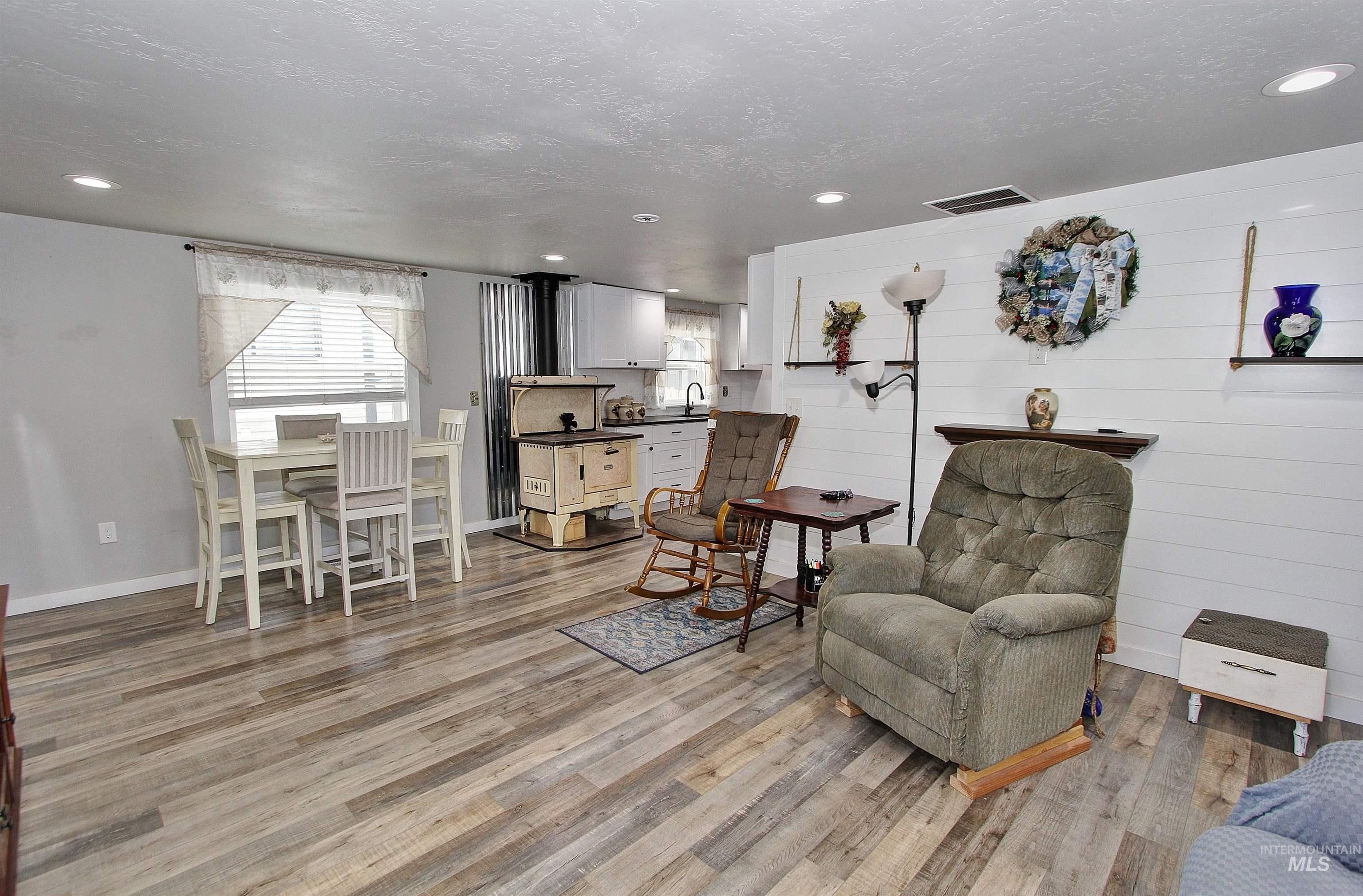 263 N Fargo Ave Property Photo 5
