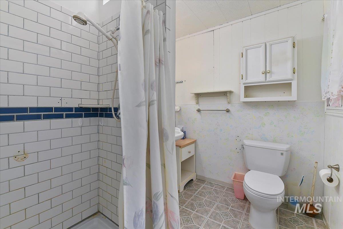 316 E 45th St Property Photo 12