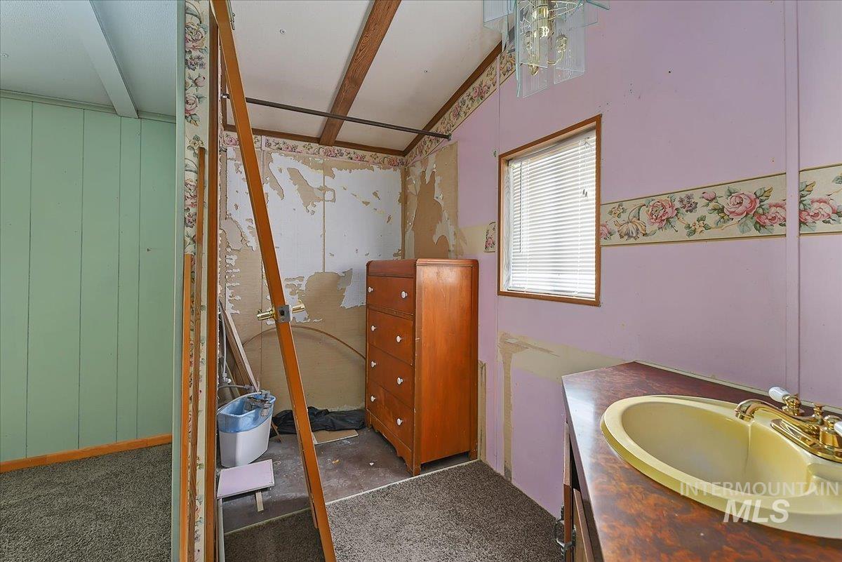 316 E 45th St Property Photo 18
