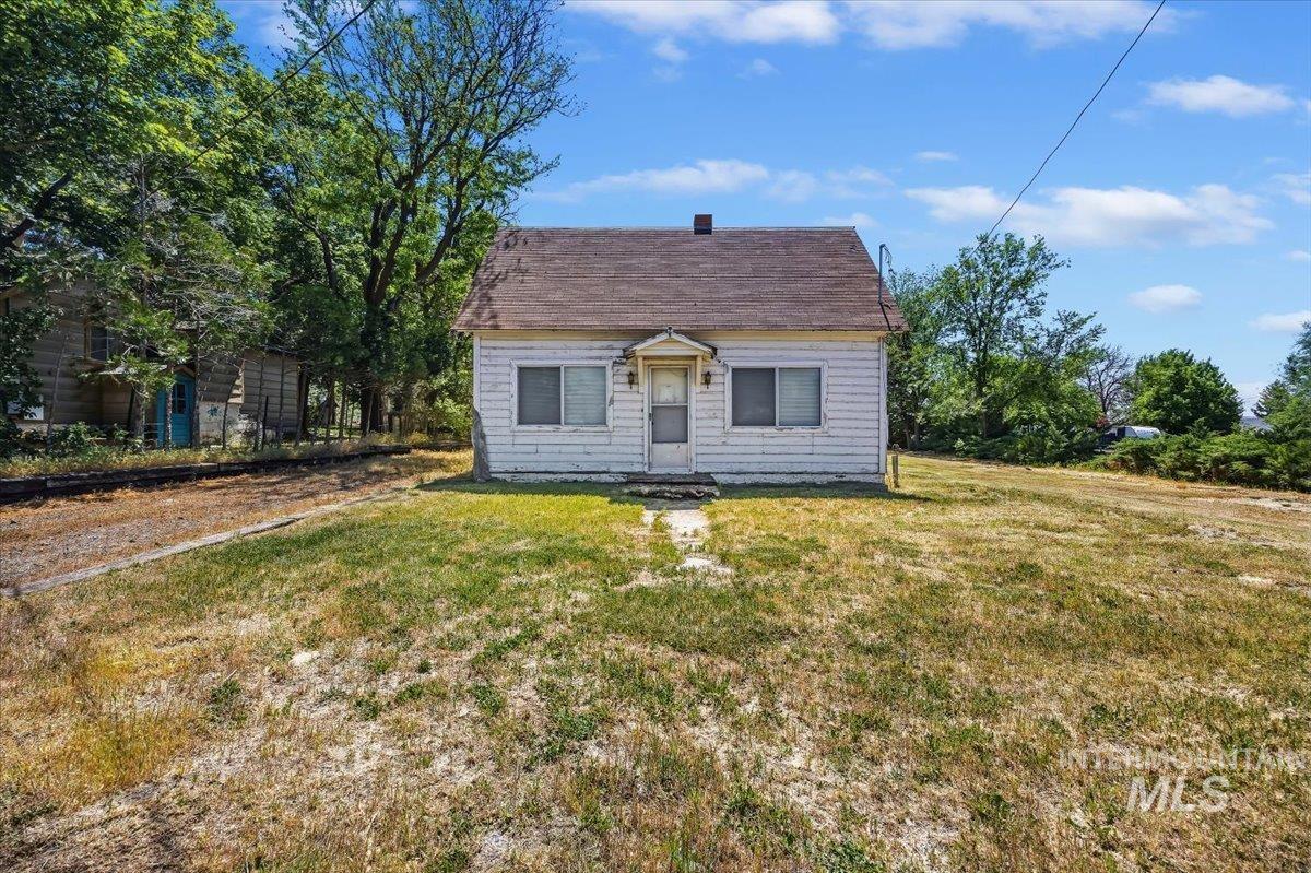 210 Hagerman Ave E Property Photo 1