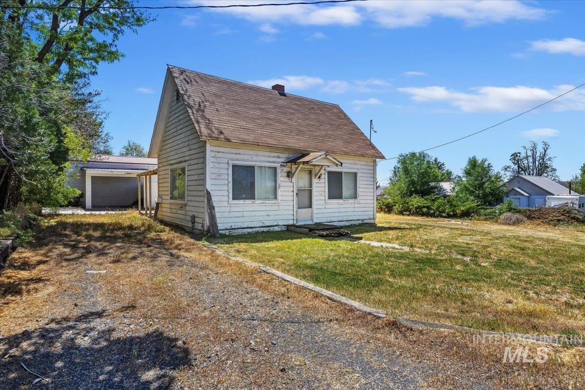 210 Hagerman Ave E Property Photo 2