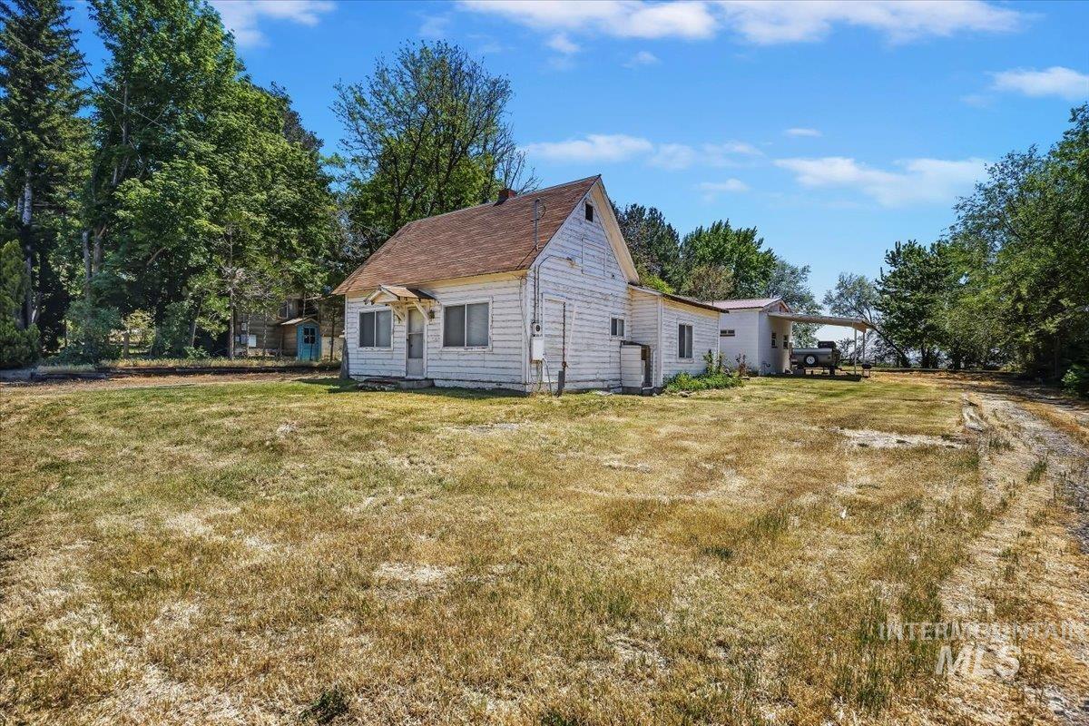 210 Hagerman Ave E Property Photo 3