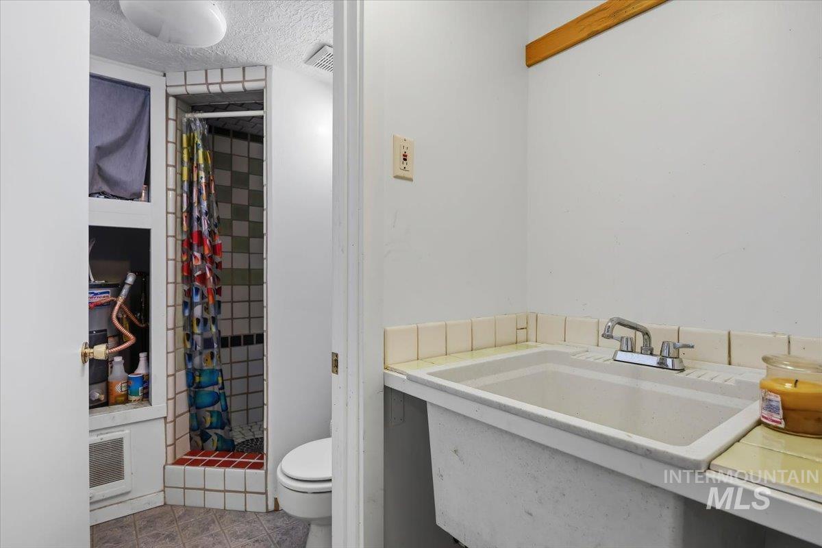 210 Hagerman Ave E Property Photo 5