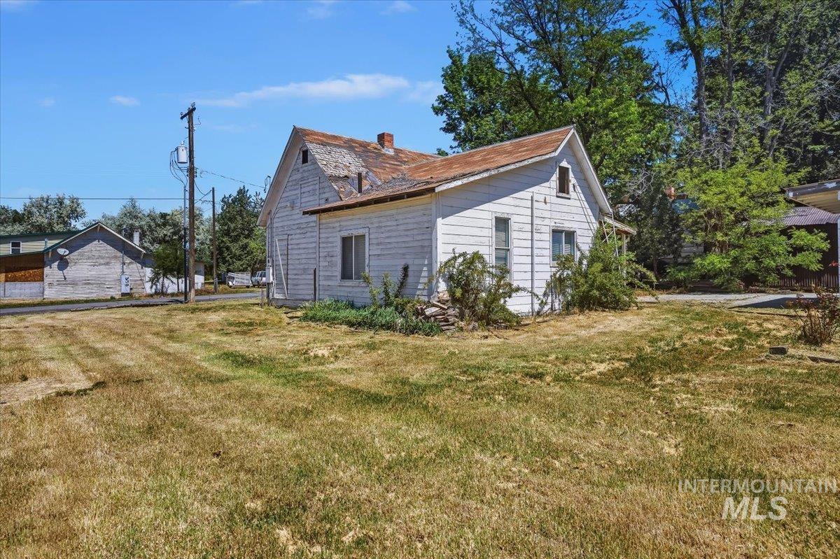 210 Hagerman Ave E Property Photo 6
