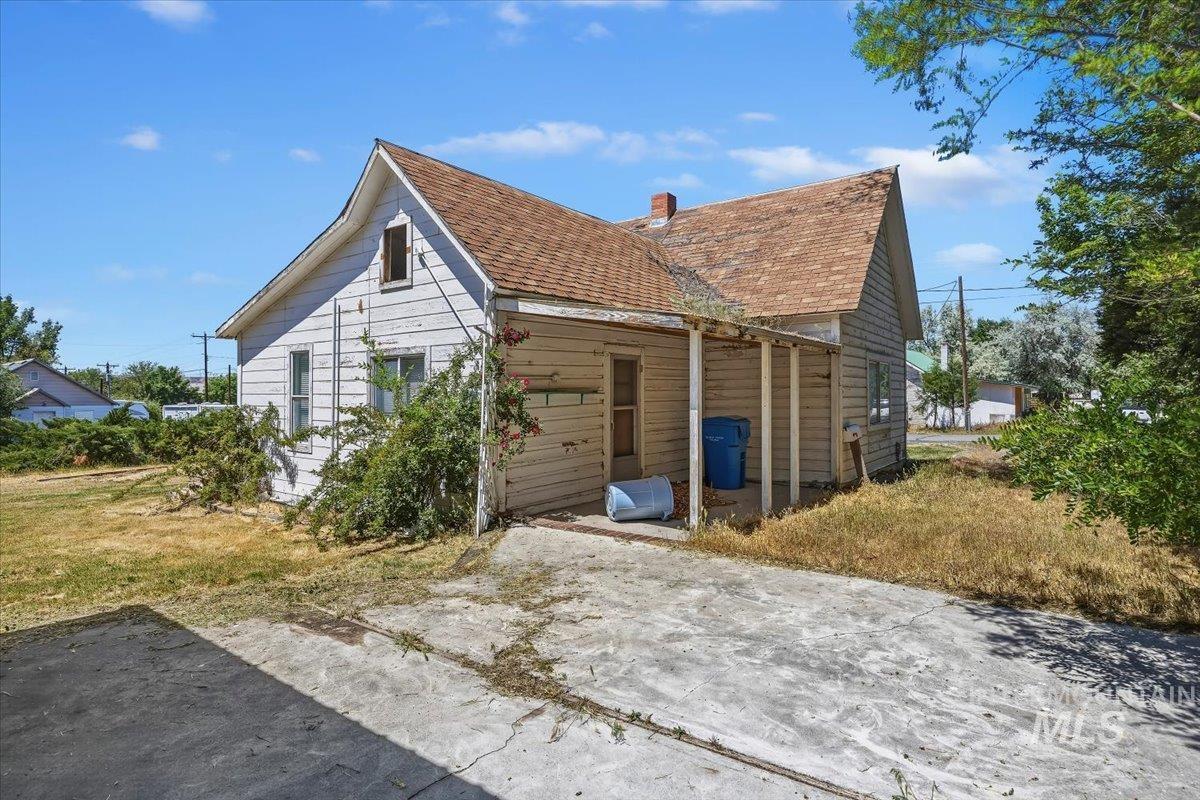 210 Hagerman Ave E Property Photo 8