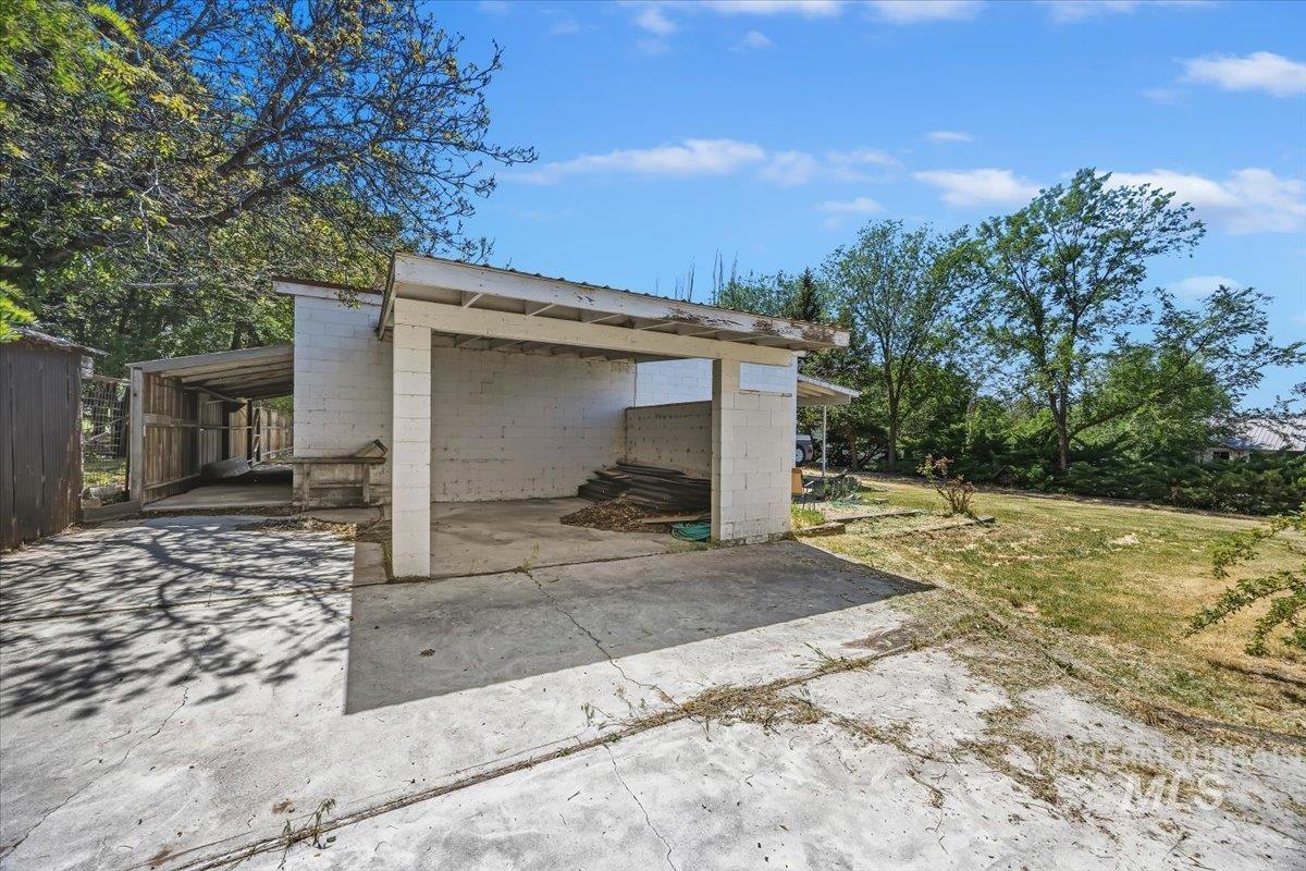 210 Hagerman Ave E Property Photo 9