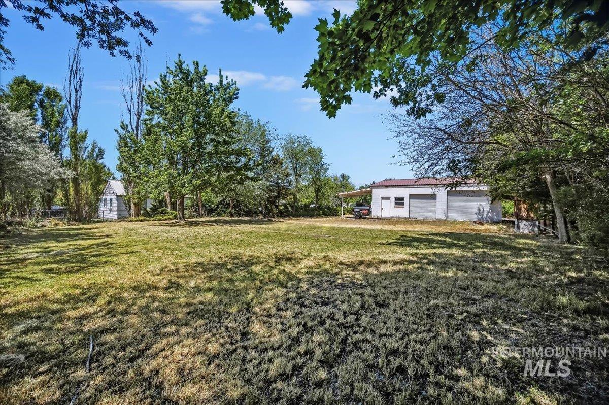 210 Hagerman Ave E Property Photo 12
