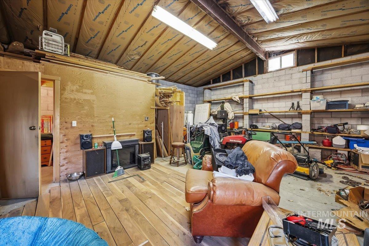 210 Hagerman Ave E Property Photo 14