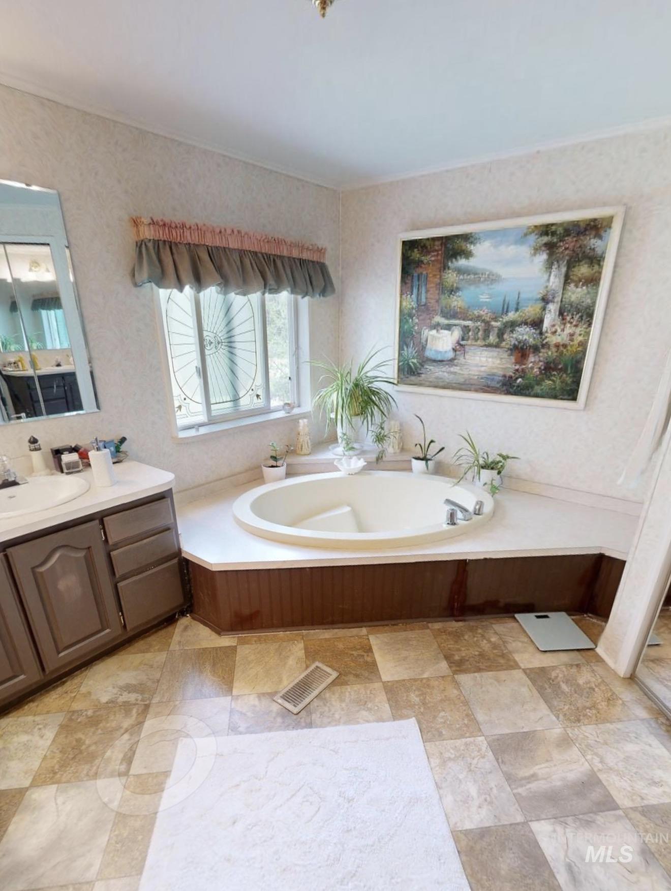 12411 Lake Shore Drive Property Photo 15