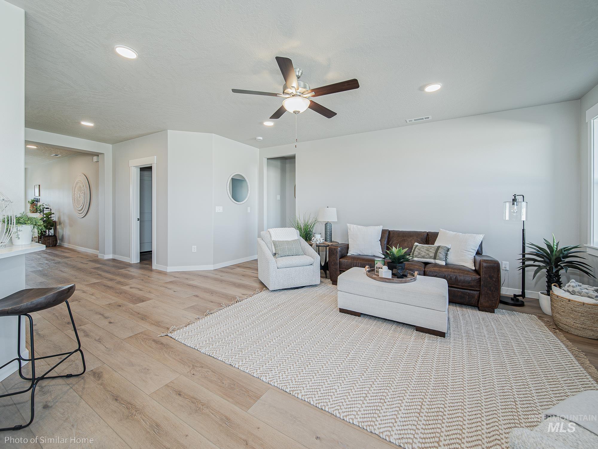 11113 Claremont St Property Photo 3