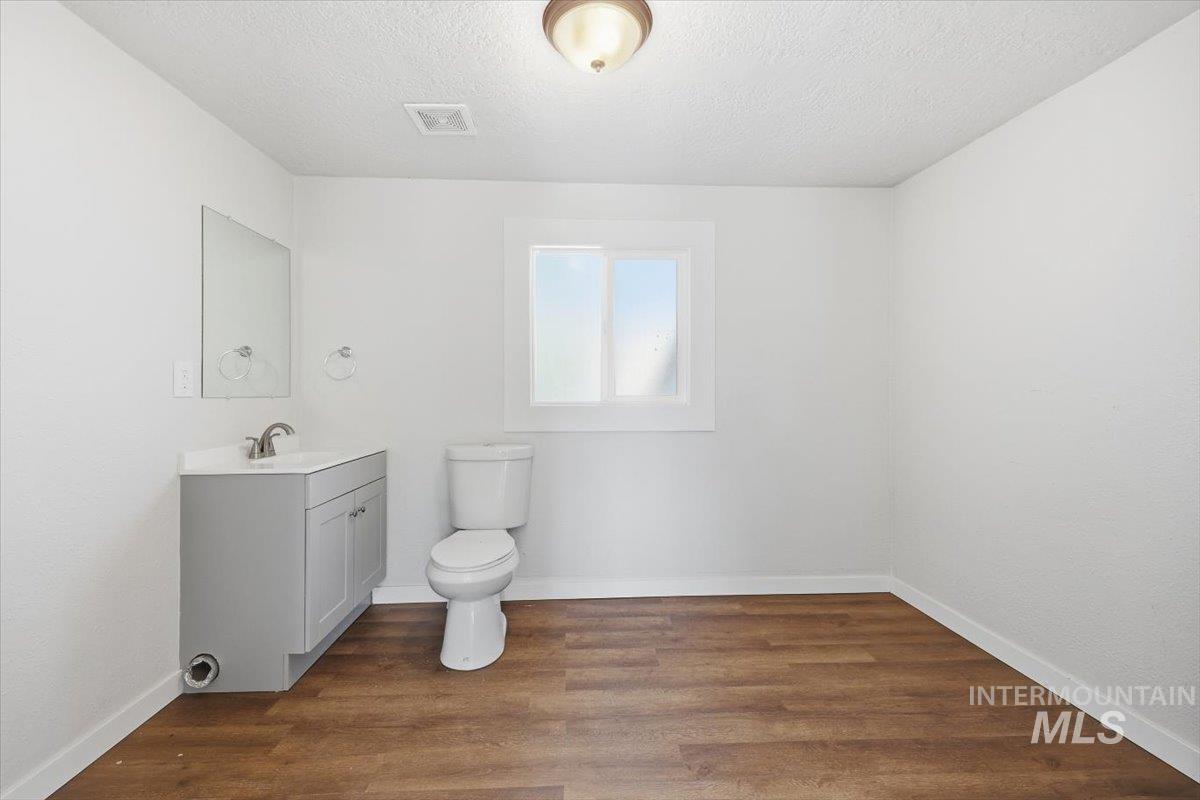 956 Se Hamilton Rd Property Photo 19