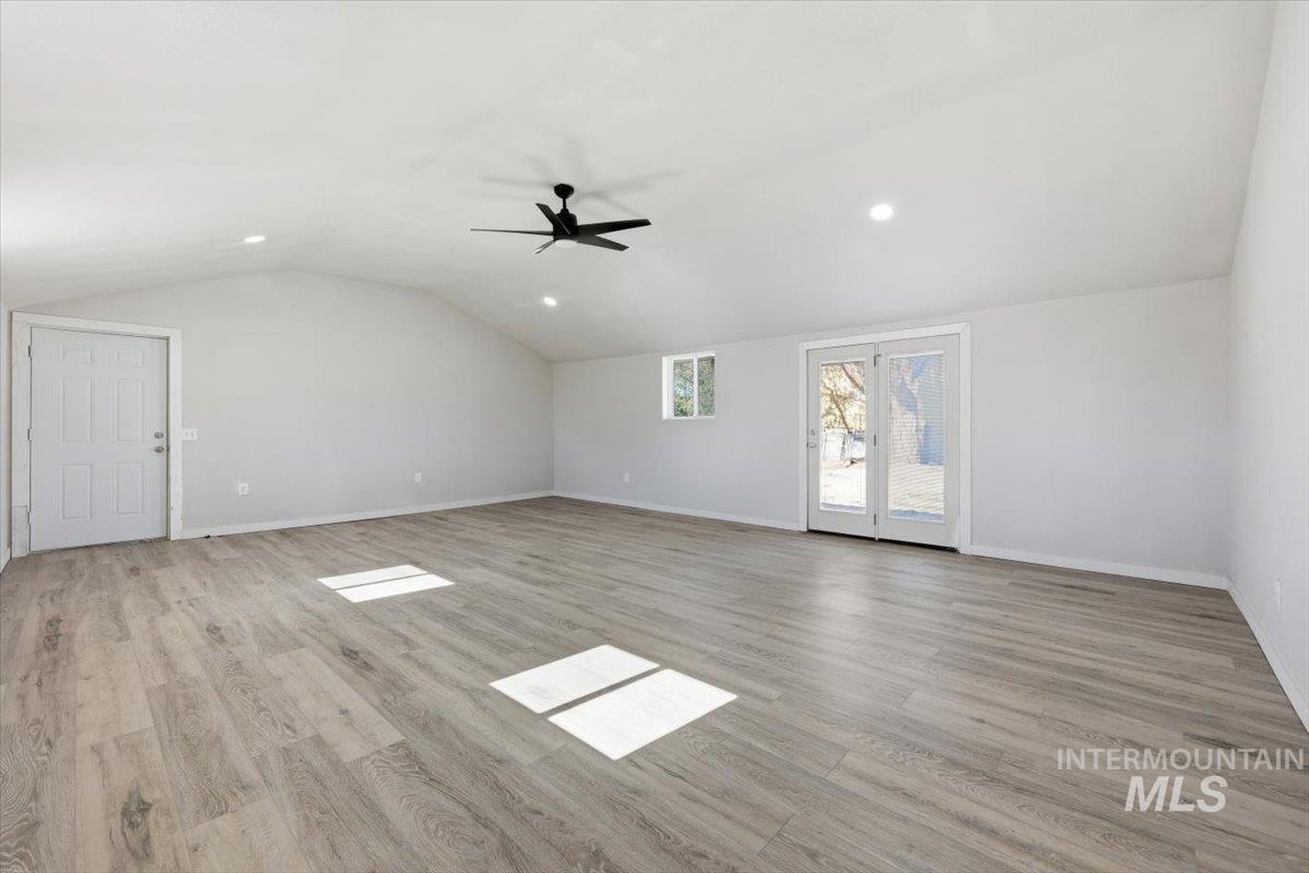 956 Se Hamilton Rd Property Photo 22