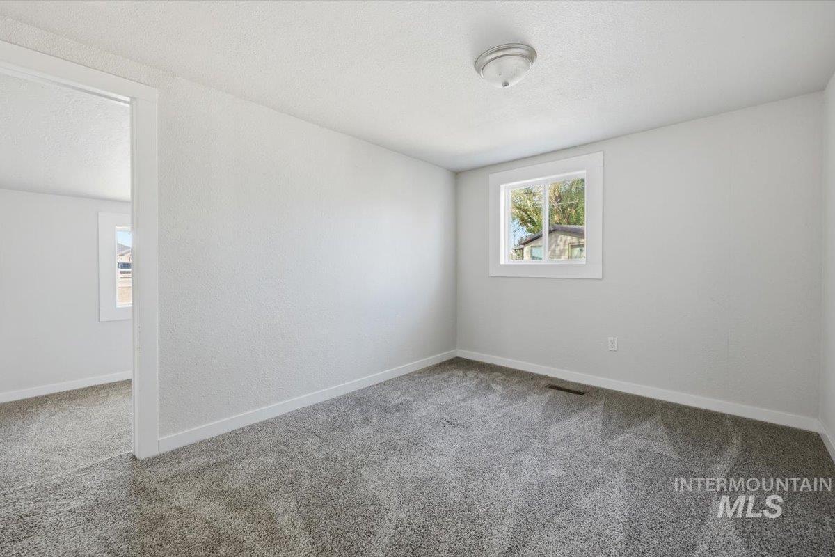 956 Se Hamilton Rd Property Photo 29
