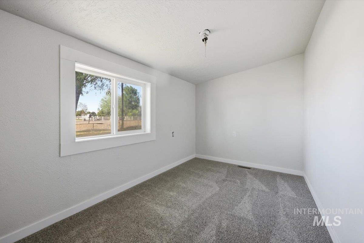 956 Se Hamilton Rd Property Photo 31