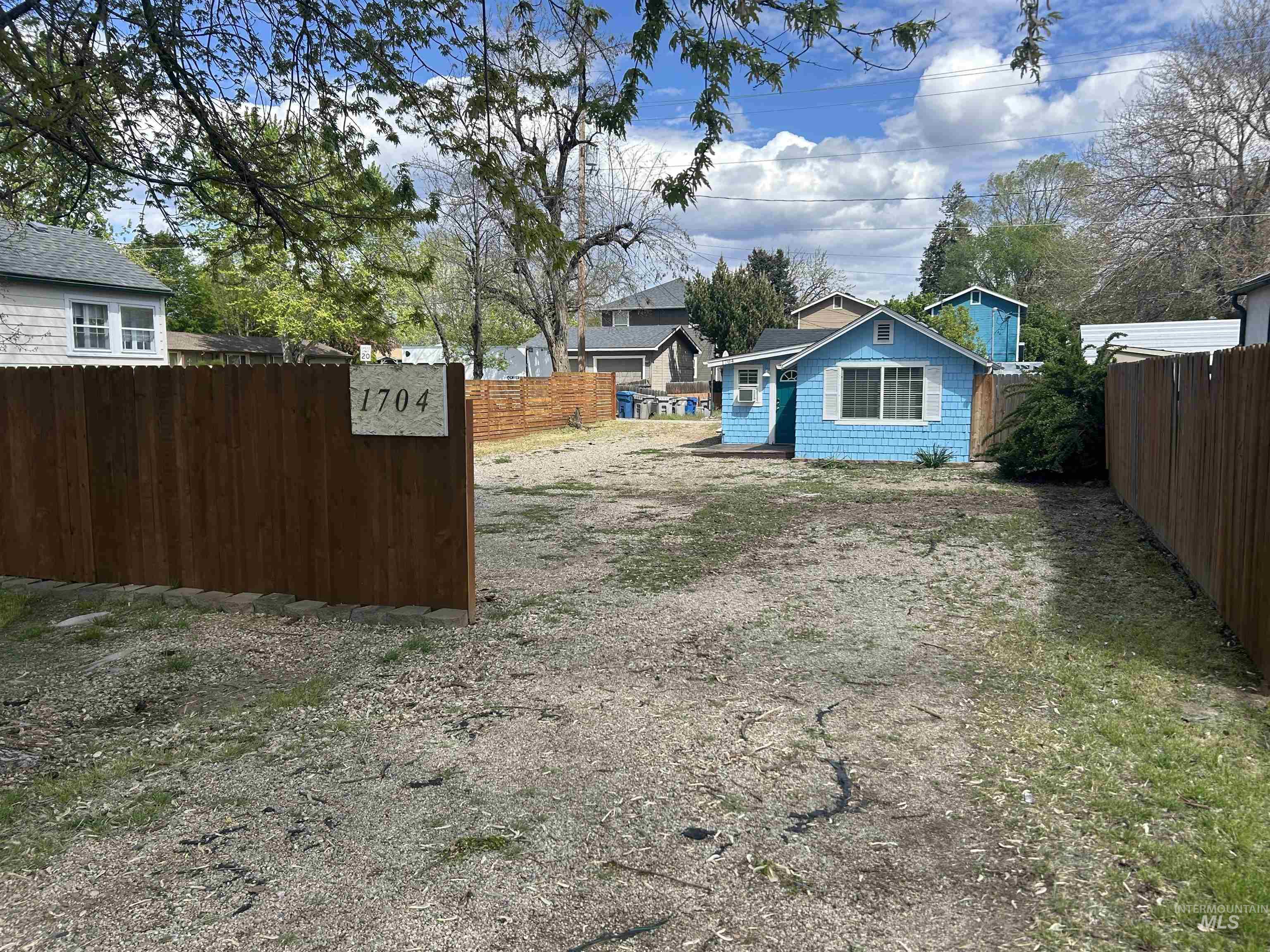 1704 S Vista Ave Property Photo 9
