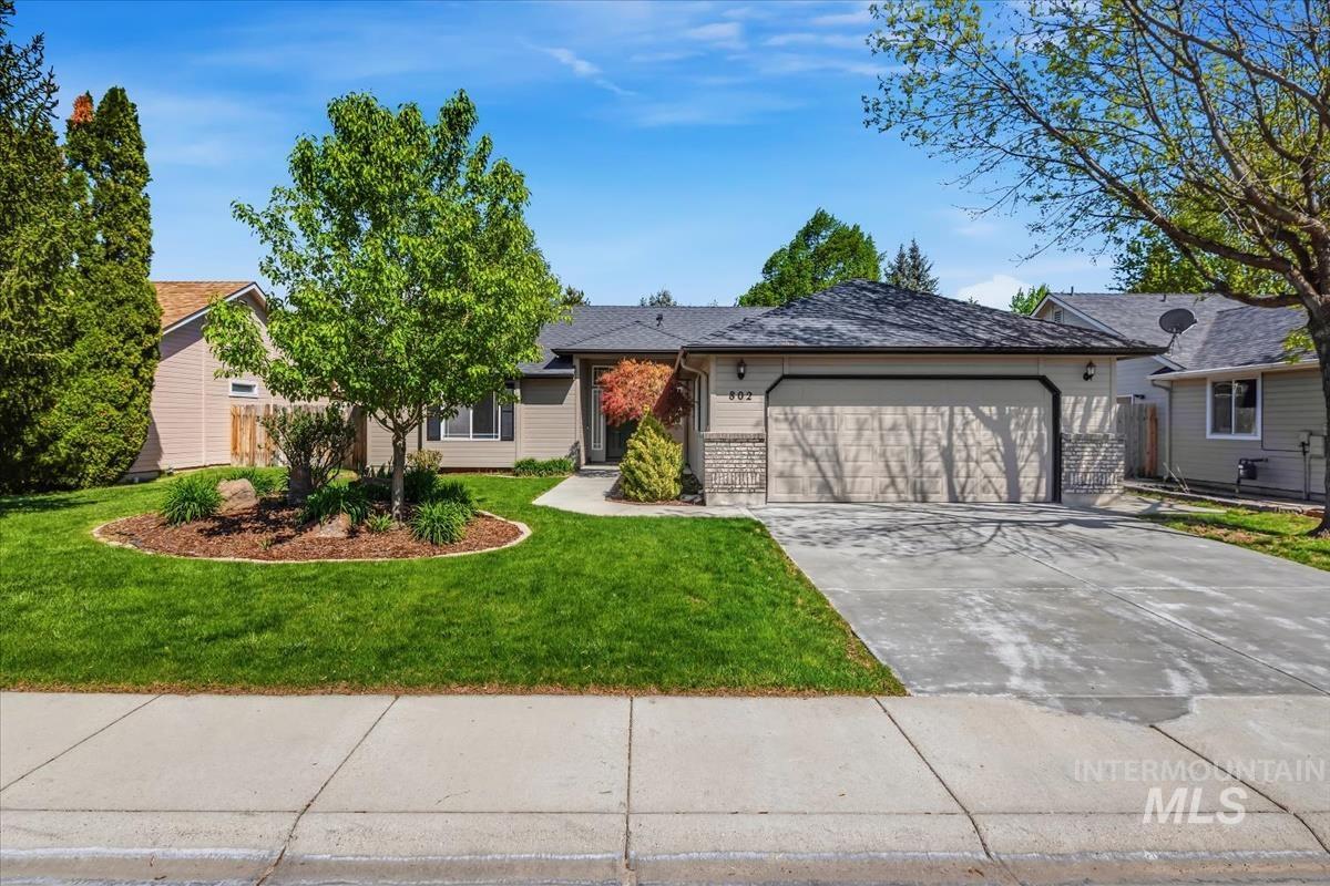 802 N Echohawk Way Property Photo 1