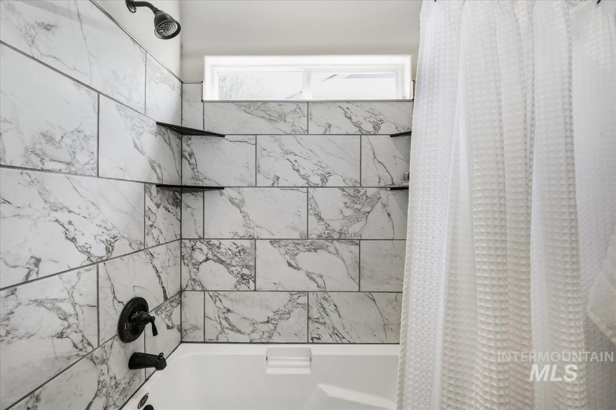802 N Echohawk Way Property Photo 10