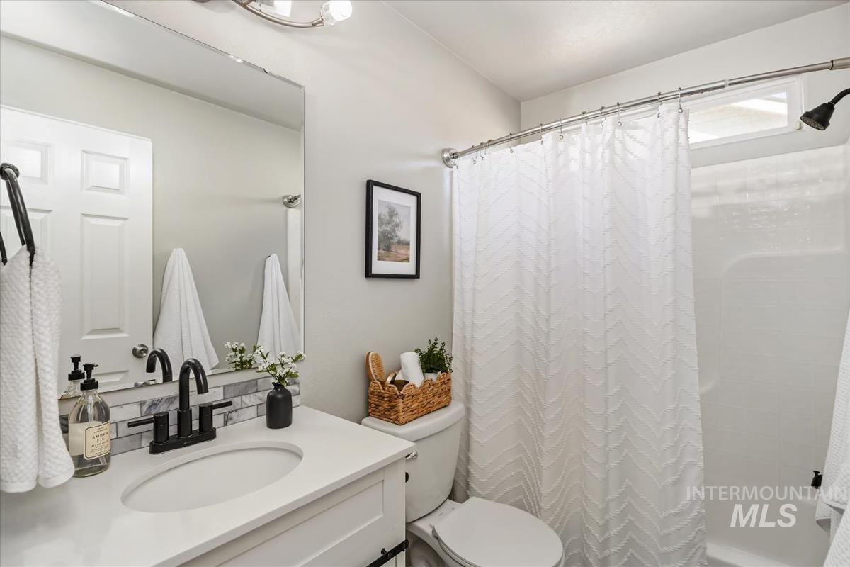 802 N Echohawk Way Property Photo 25