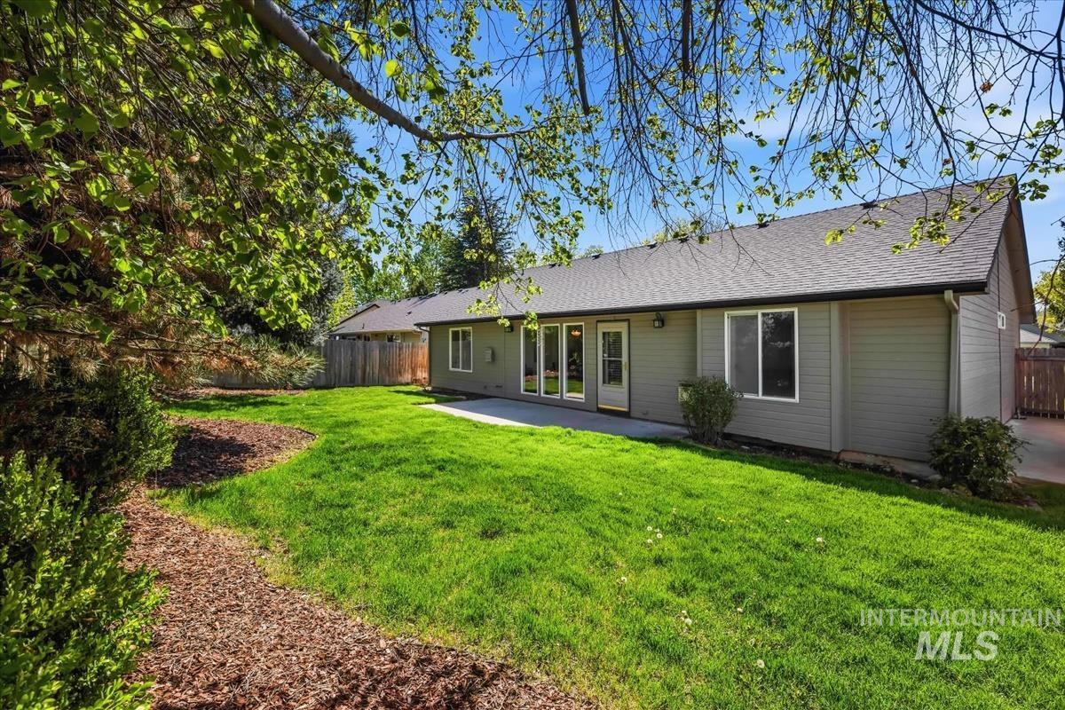 802 N Echohawk Way Property Photo 28