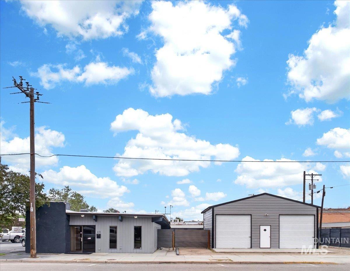 111 S Hayes Street Property Photo 4