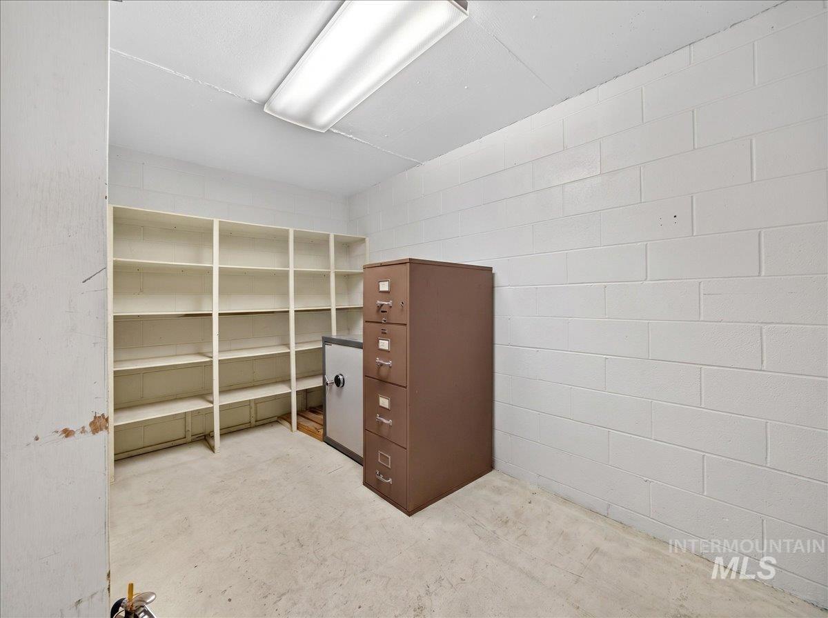 111 S Hayes Street Property Photo 13