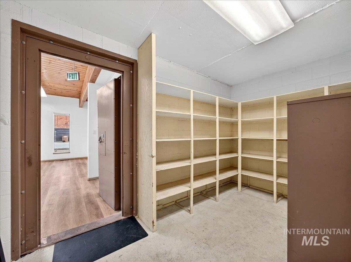 111 S Hayes Street Property Photo 14