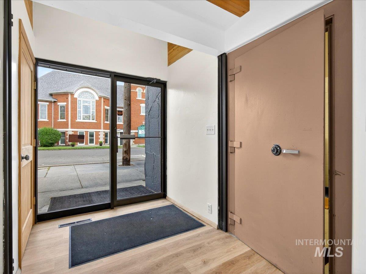 111 S Hayes Street Property Photo 26