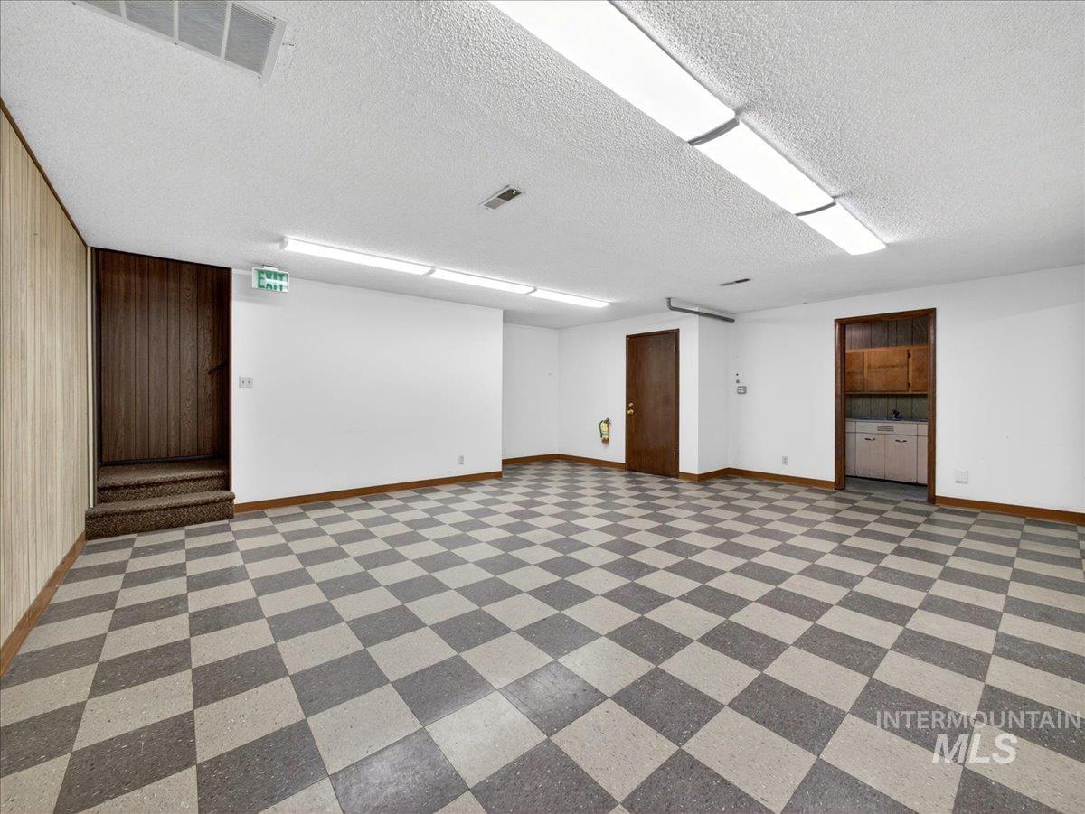 111 S Hayes Street Property Photo 28