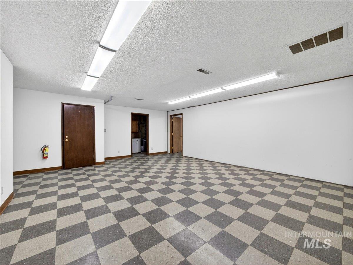 111 S Hayes Street Property Photo 29