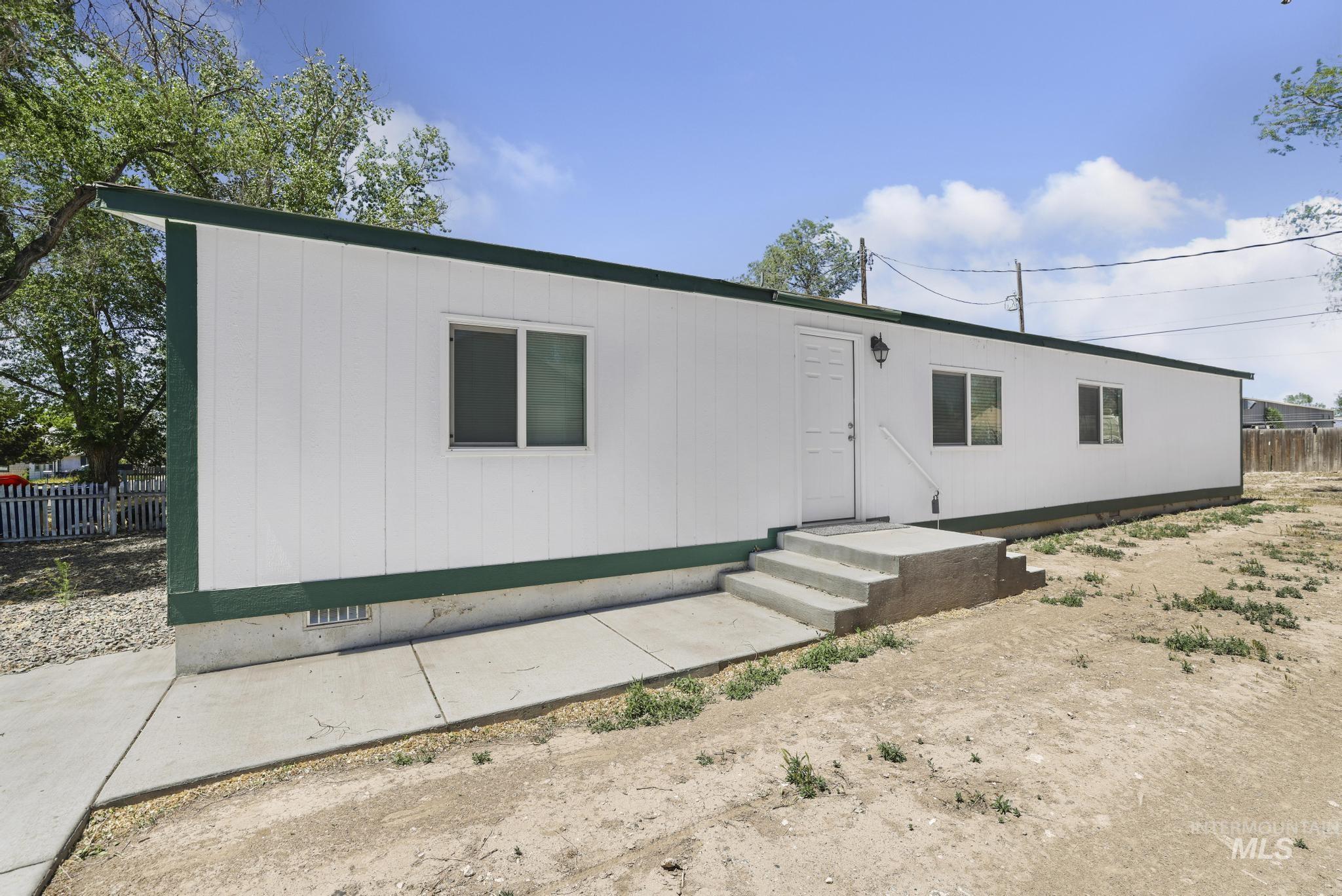 1042 2nd Ave. W Property Photo 1