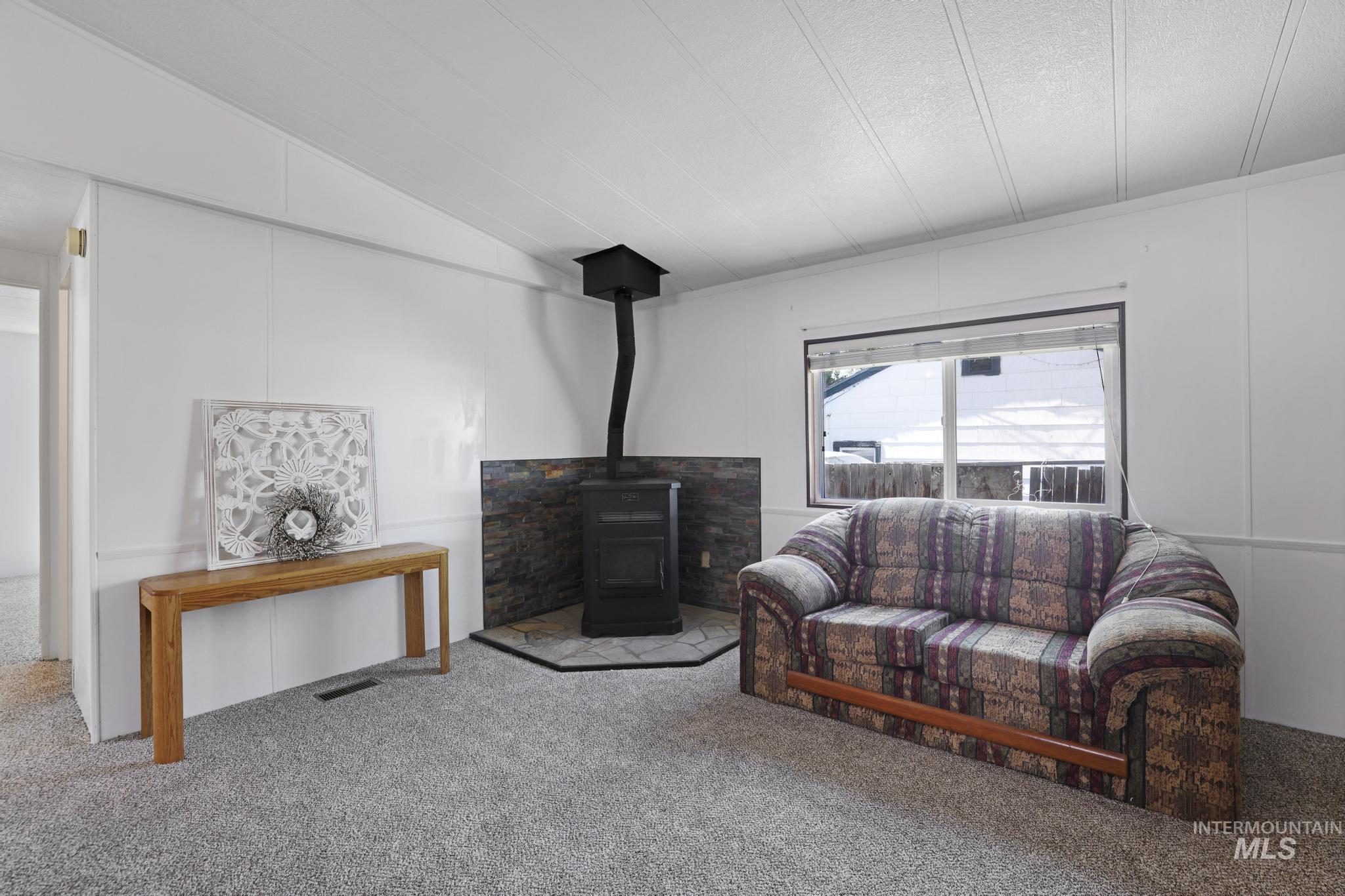 1042 2nd Ave. W Property Photo 5
