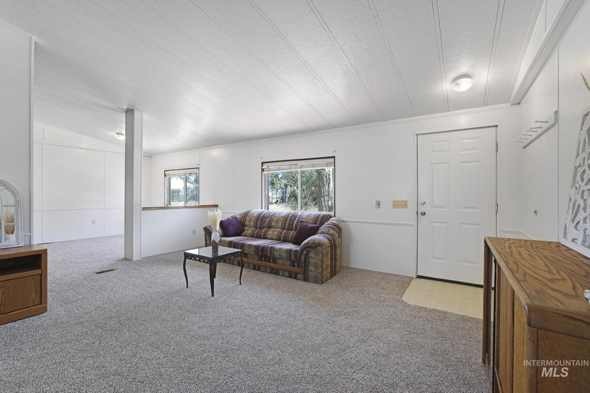 1042 2nd Ave. W Property Photo 6