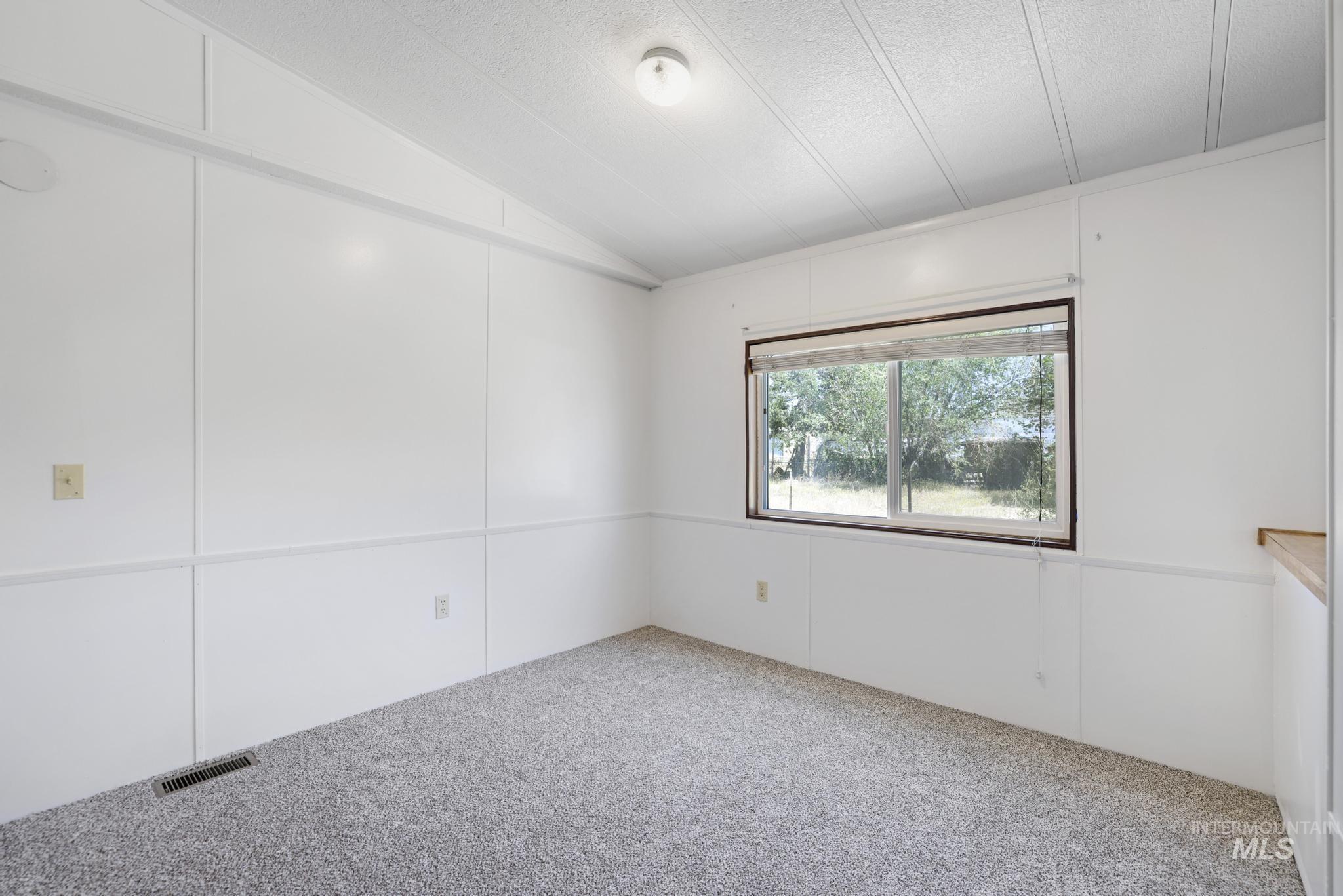 1042 2nd Ave. W Property Photo 15