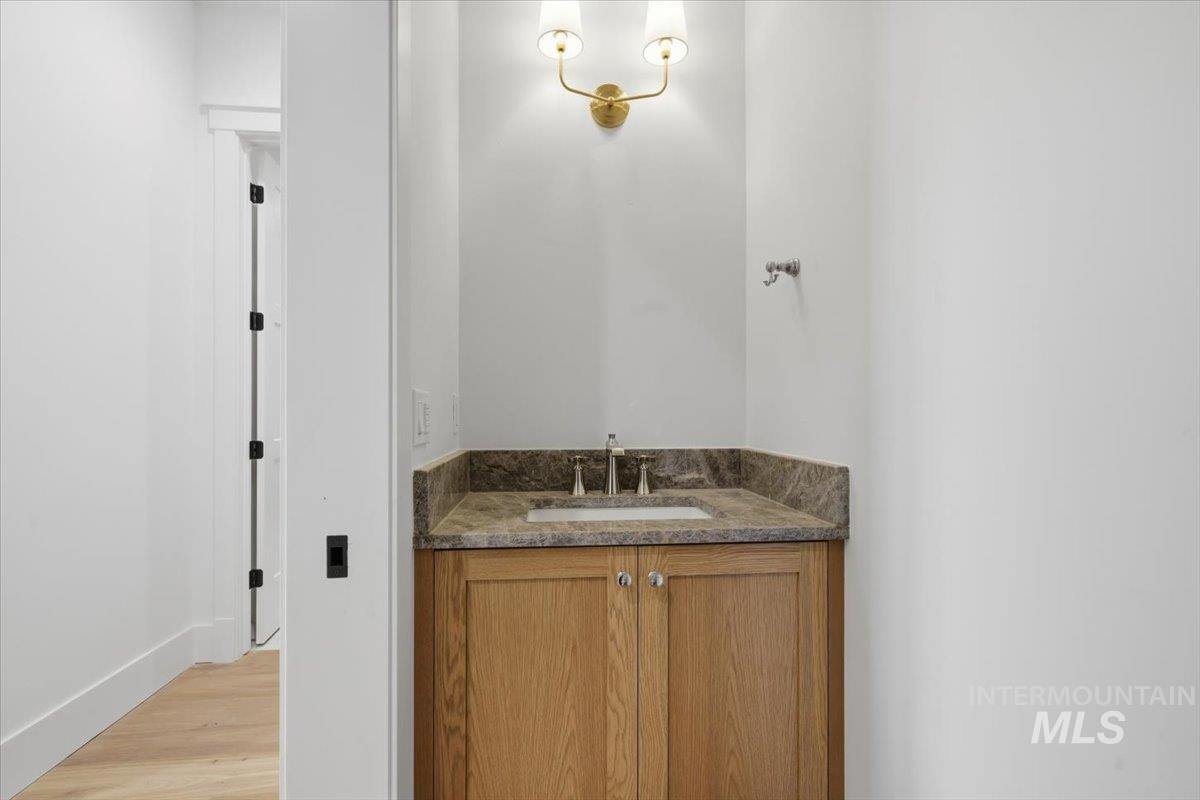 7621 E Midberry Ct Property Photo 4