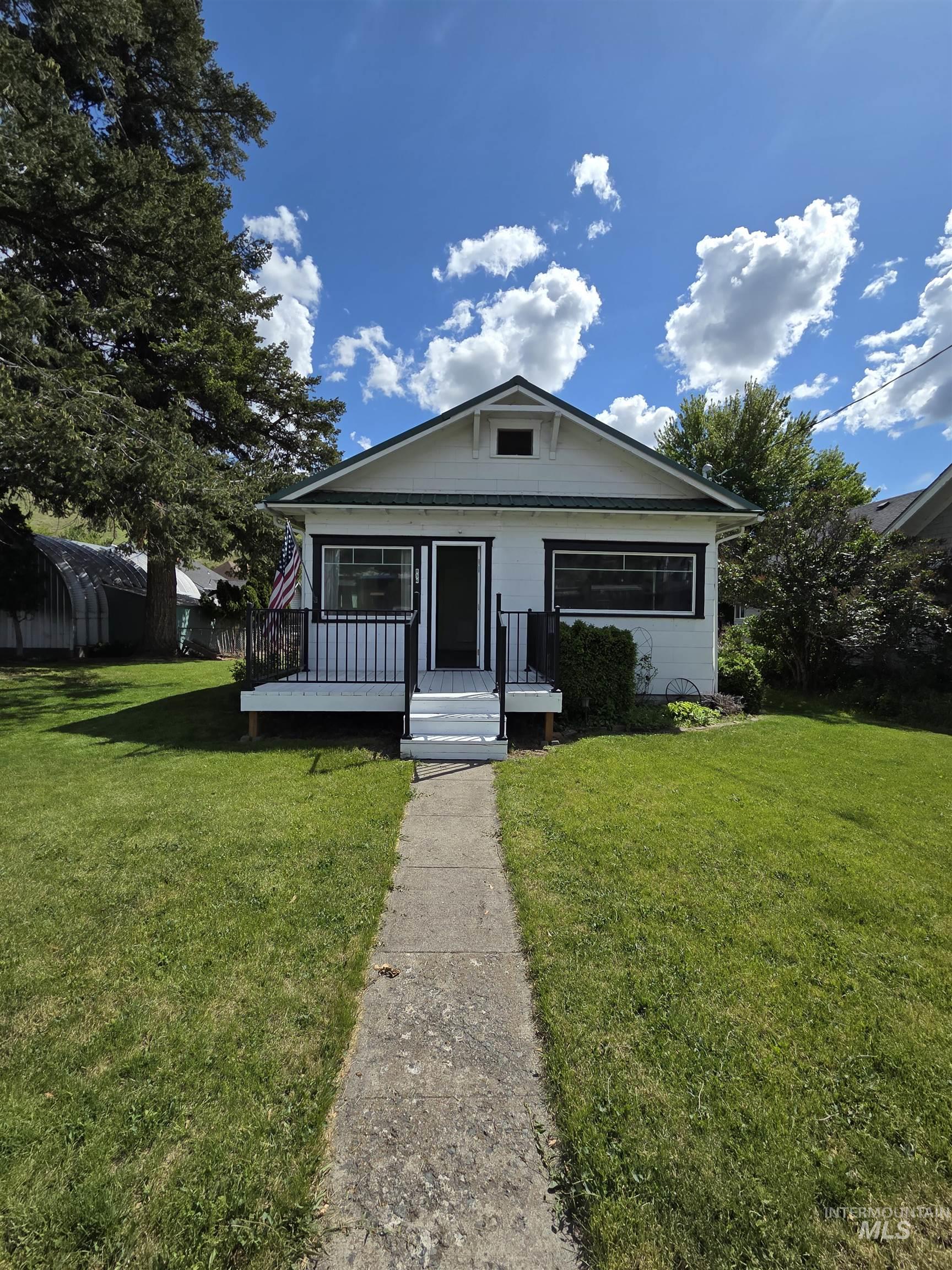 854 Columbia St Property Photo 1