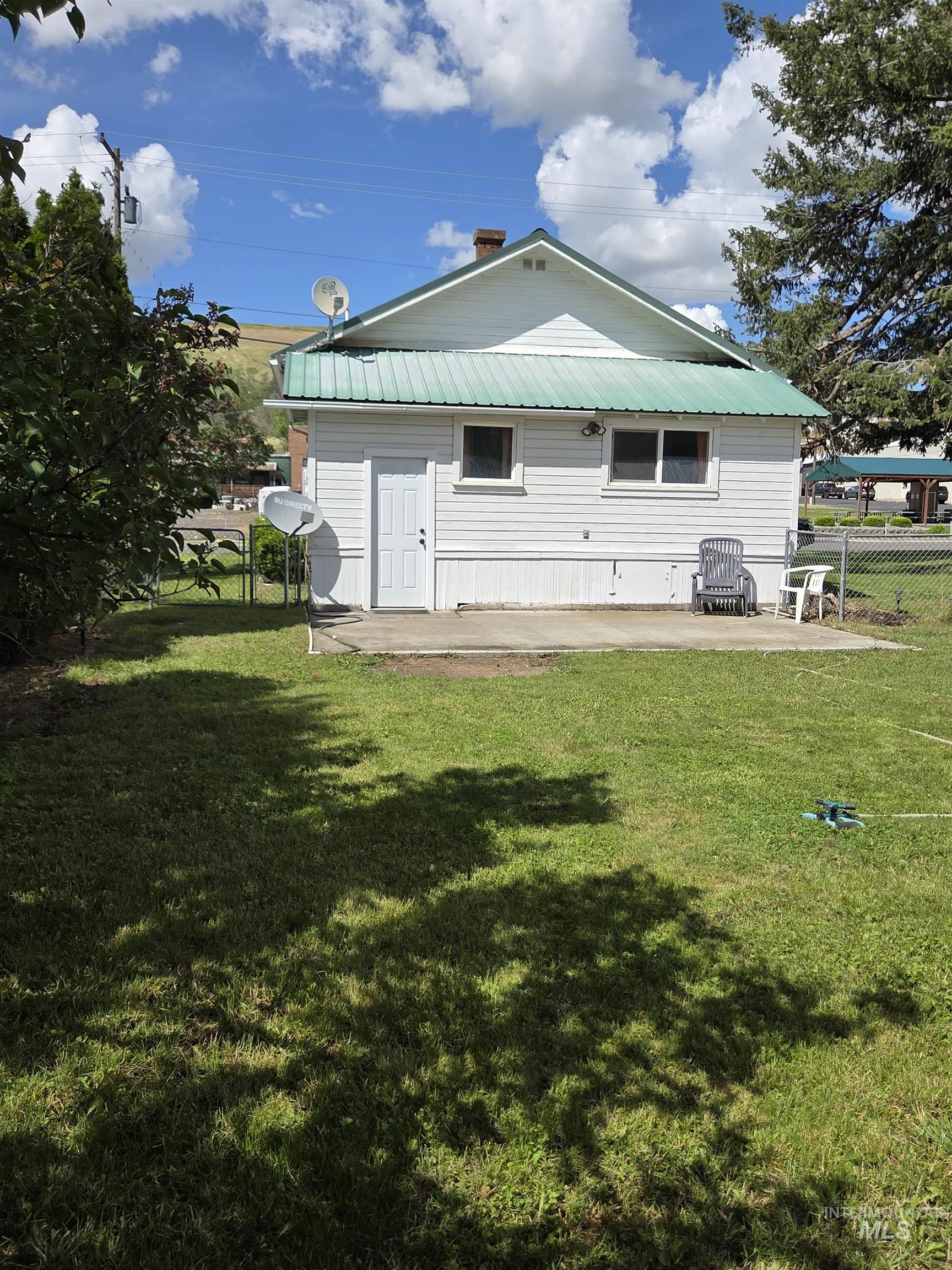854 Columbia St Property Photo 22