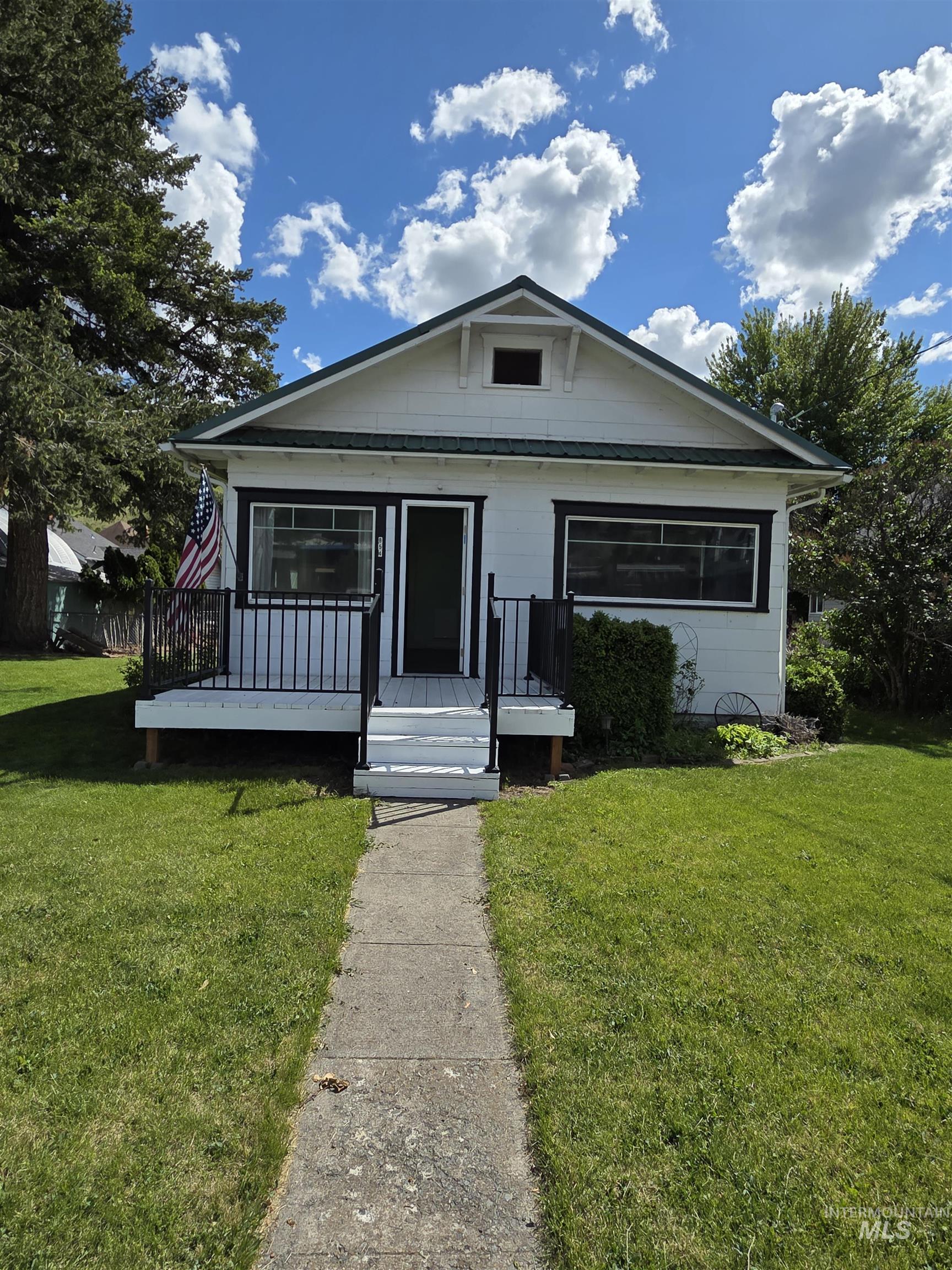 854 Columbia St Property Photo 24