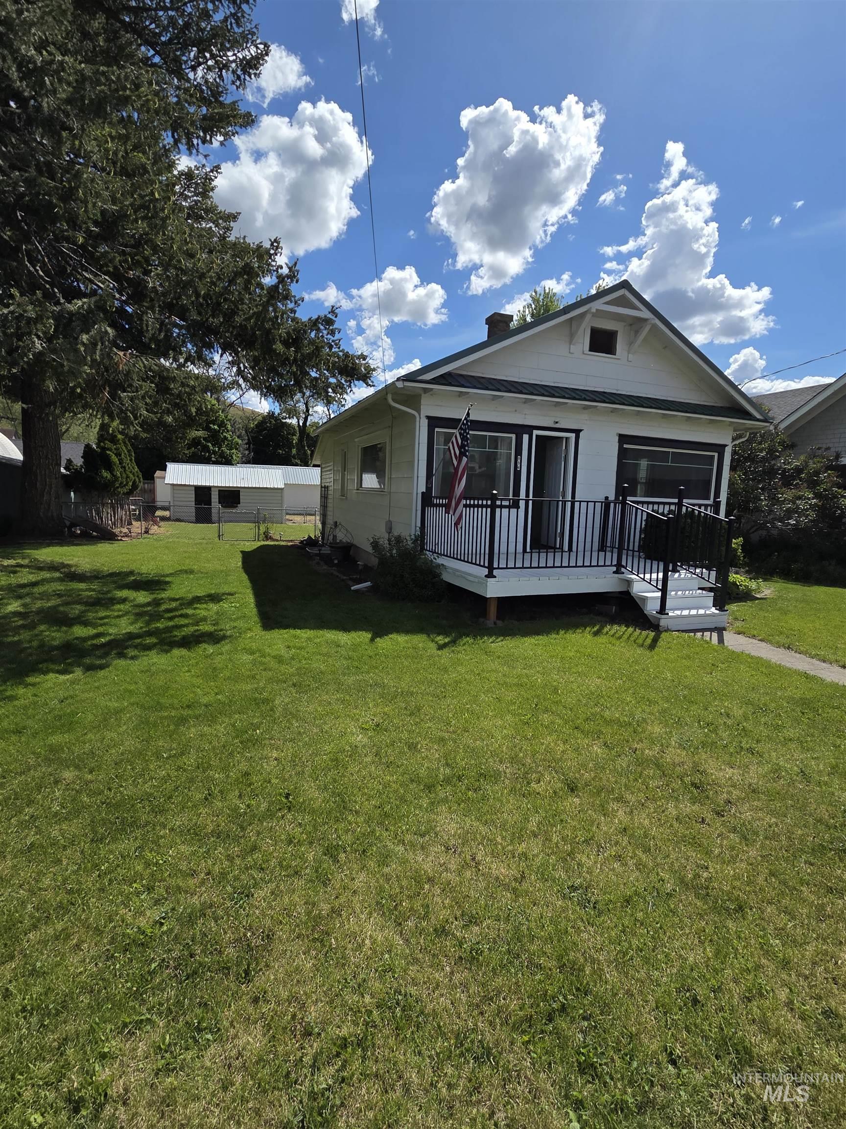 854 Columbia St Property Photo 25