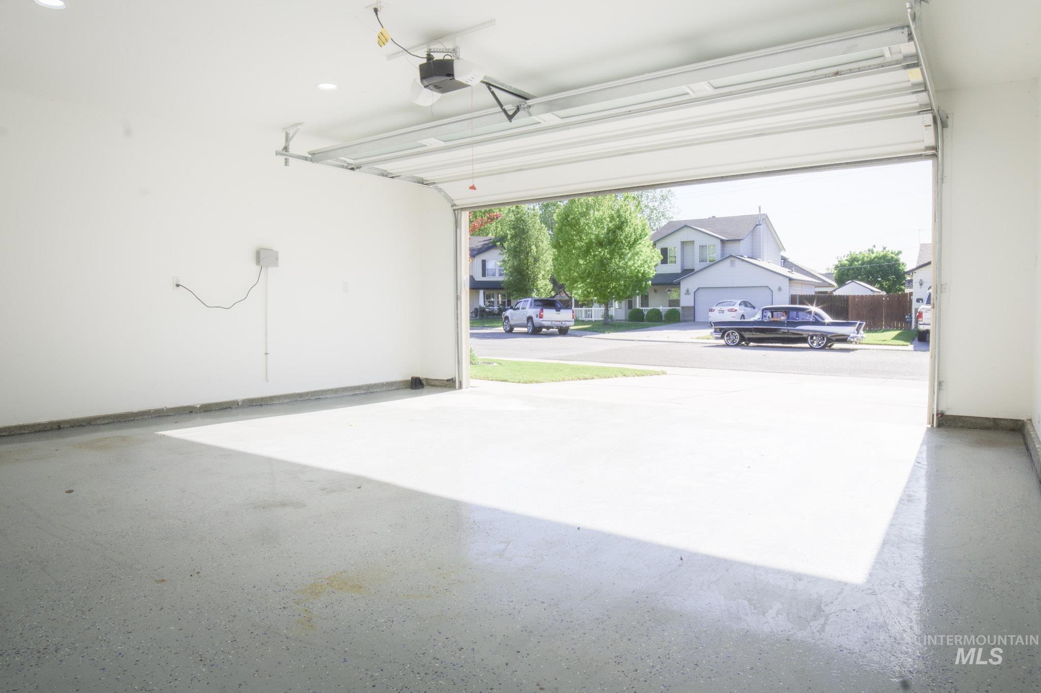 4512 S Wildbrook Ave Property Photo 4