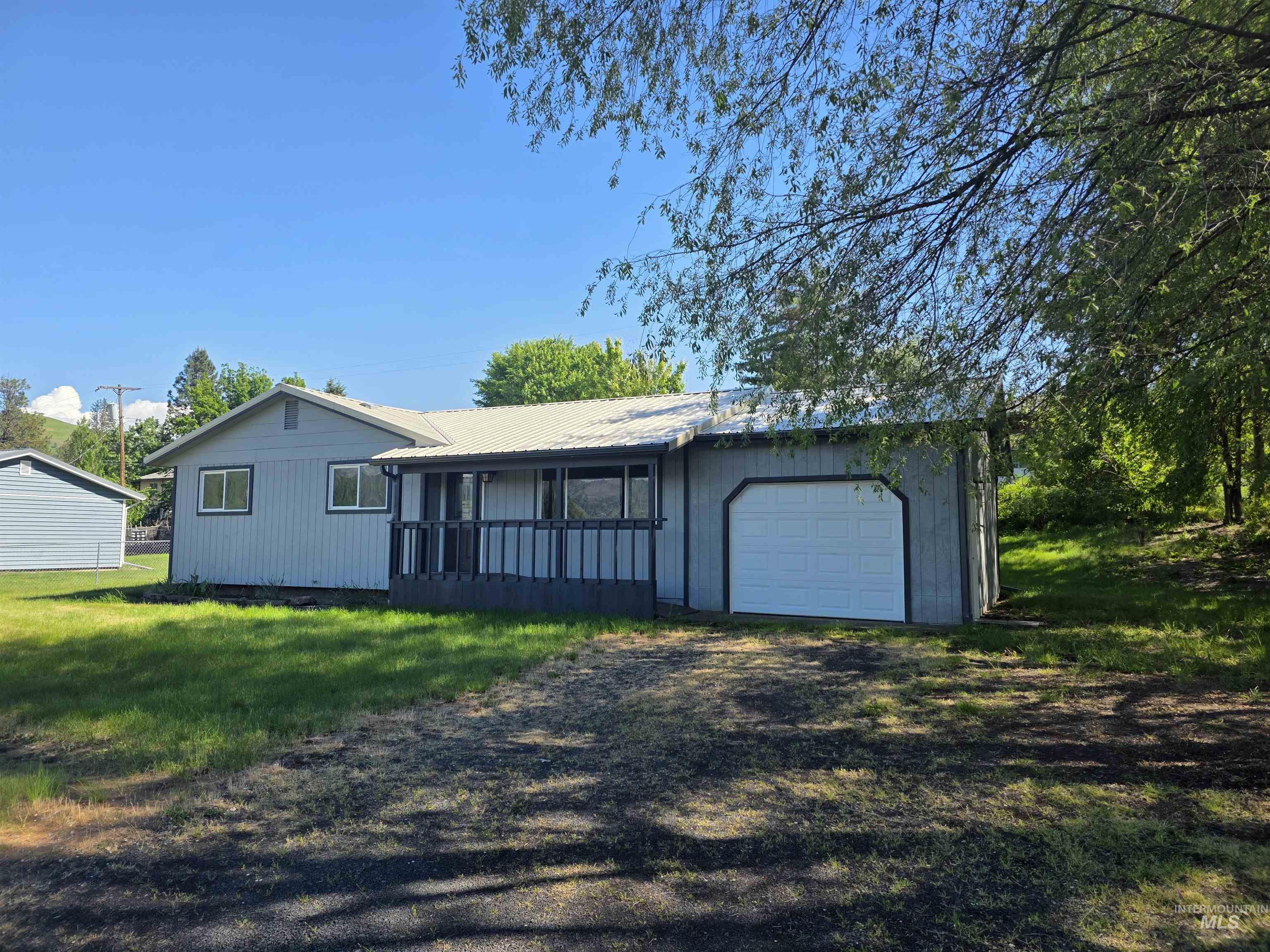310 Fir Rd Property Photo 1