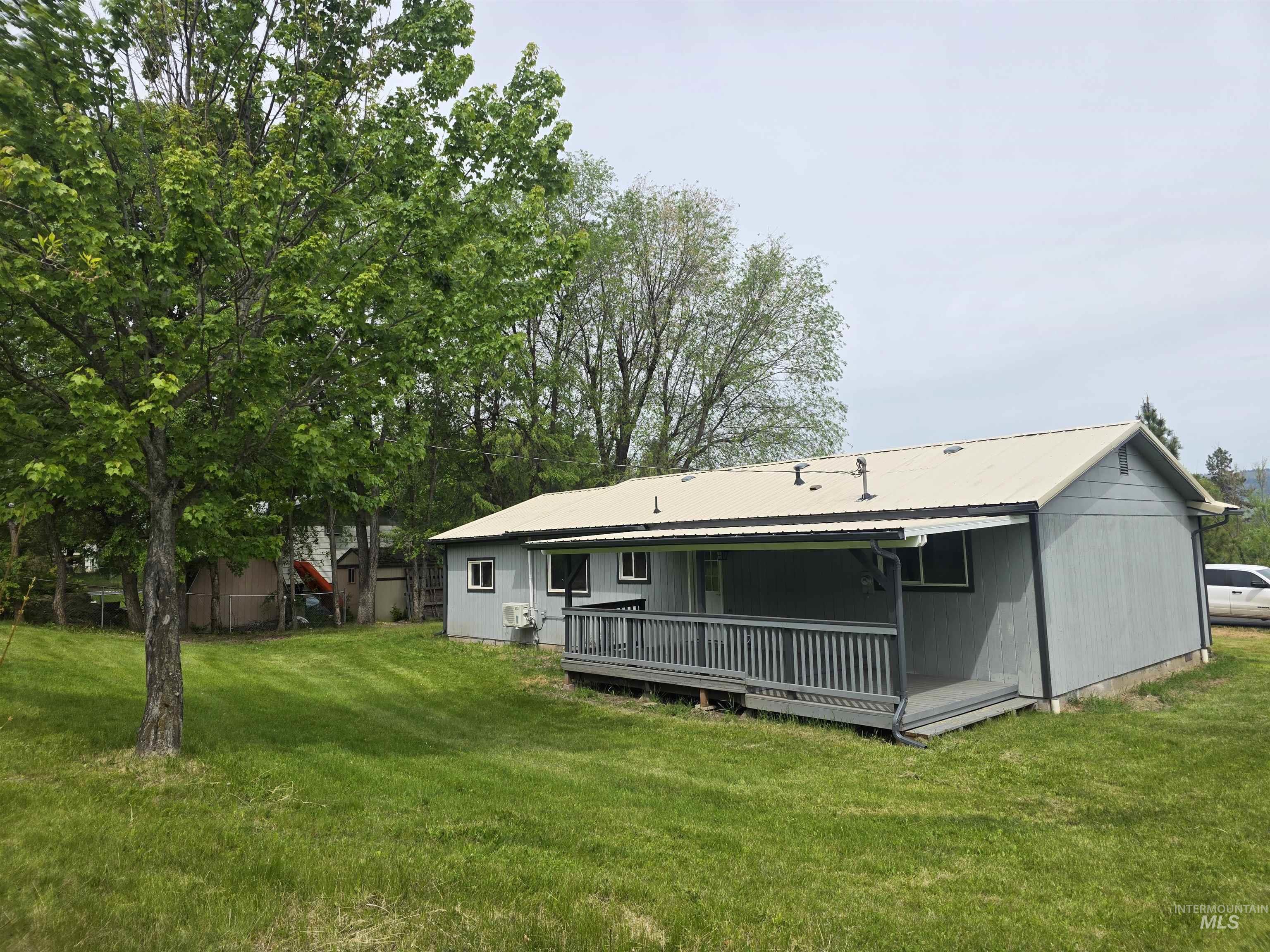 310 Fir Rd Property Photo 2