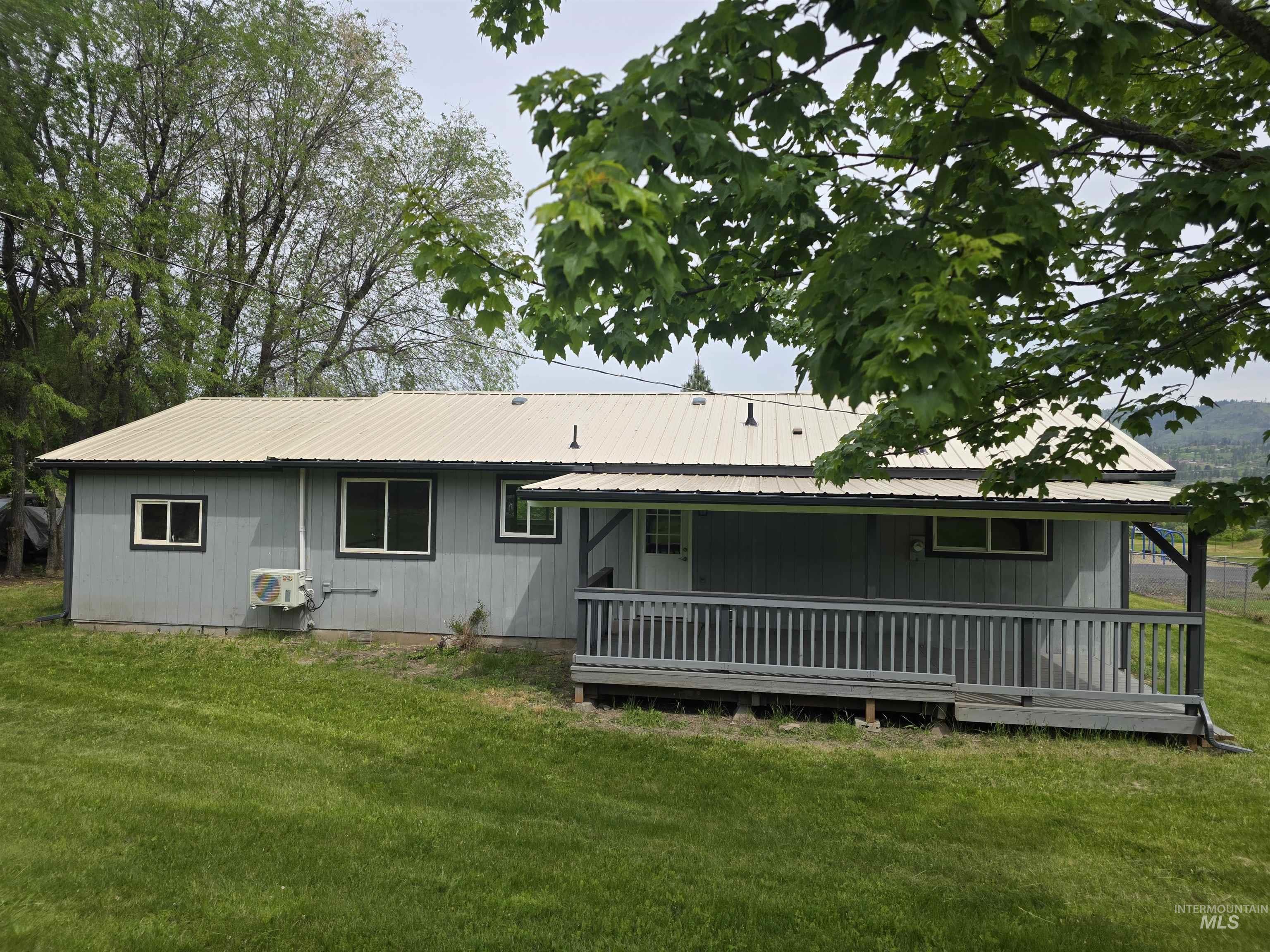 310 Fir Rd Property Photo 3