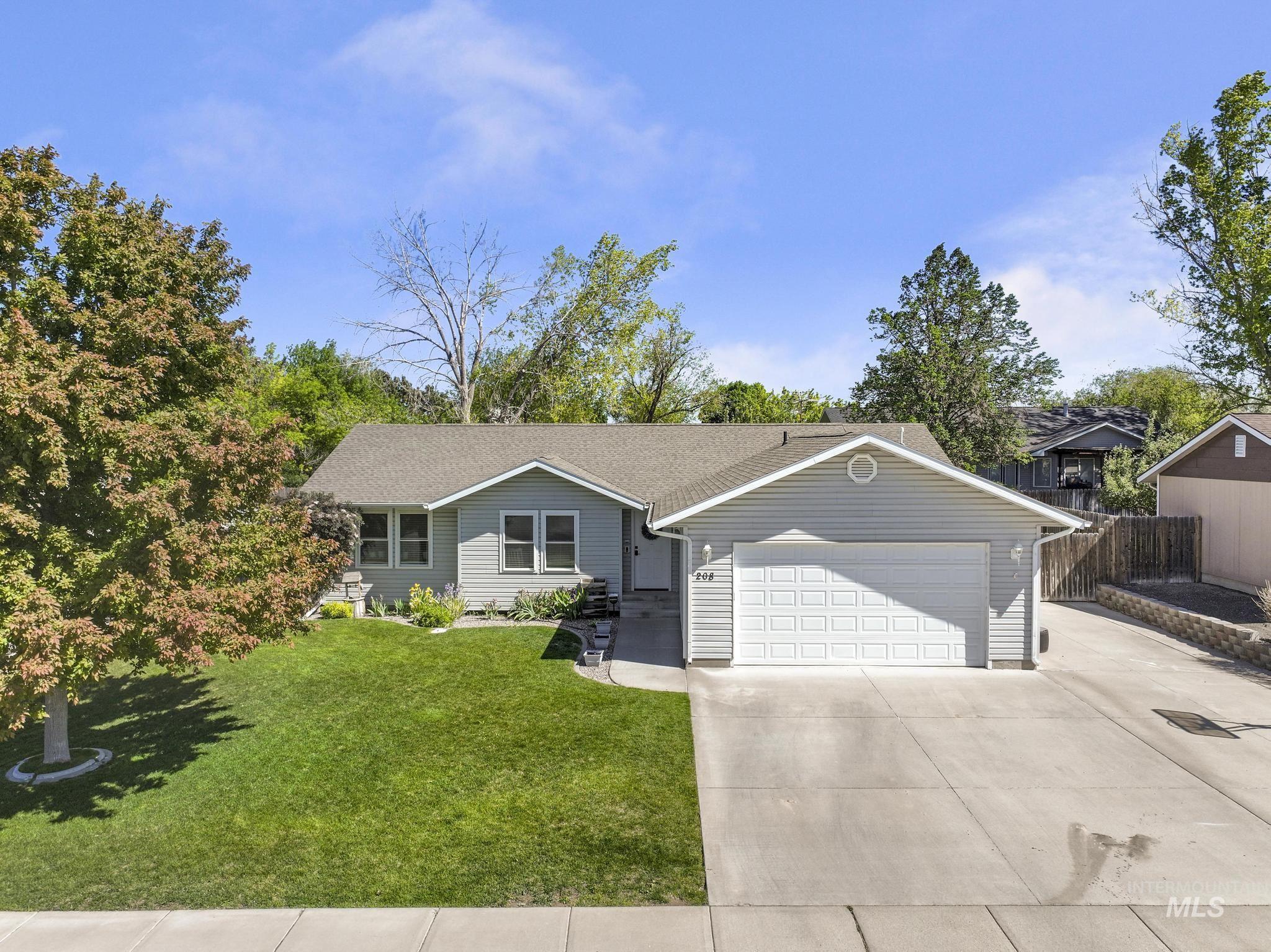 208 Diamond Dr. Property Photo 1