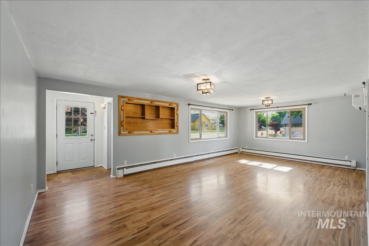 303 W Pine Ave Property Photo 4